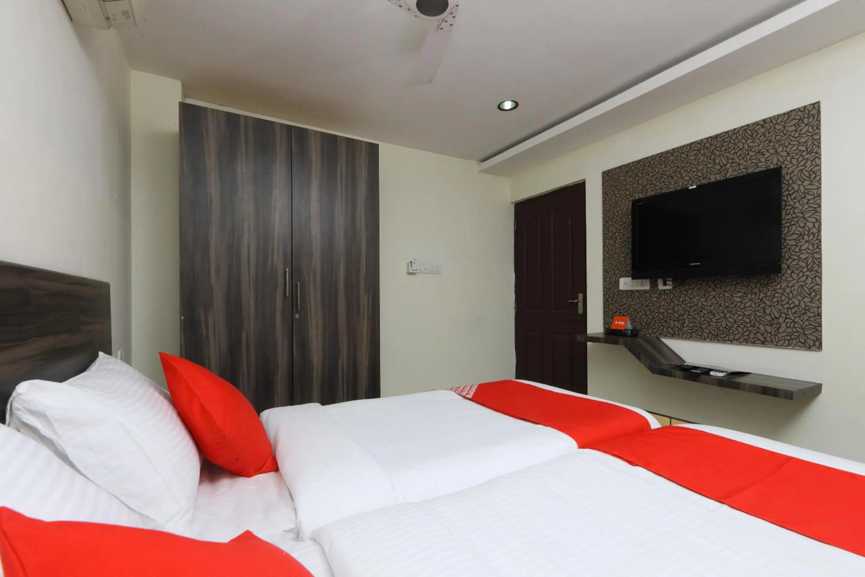 Bedroom, Bed in Hotel O The OAKS Residency