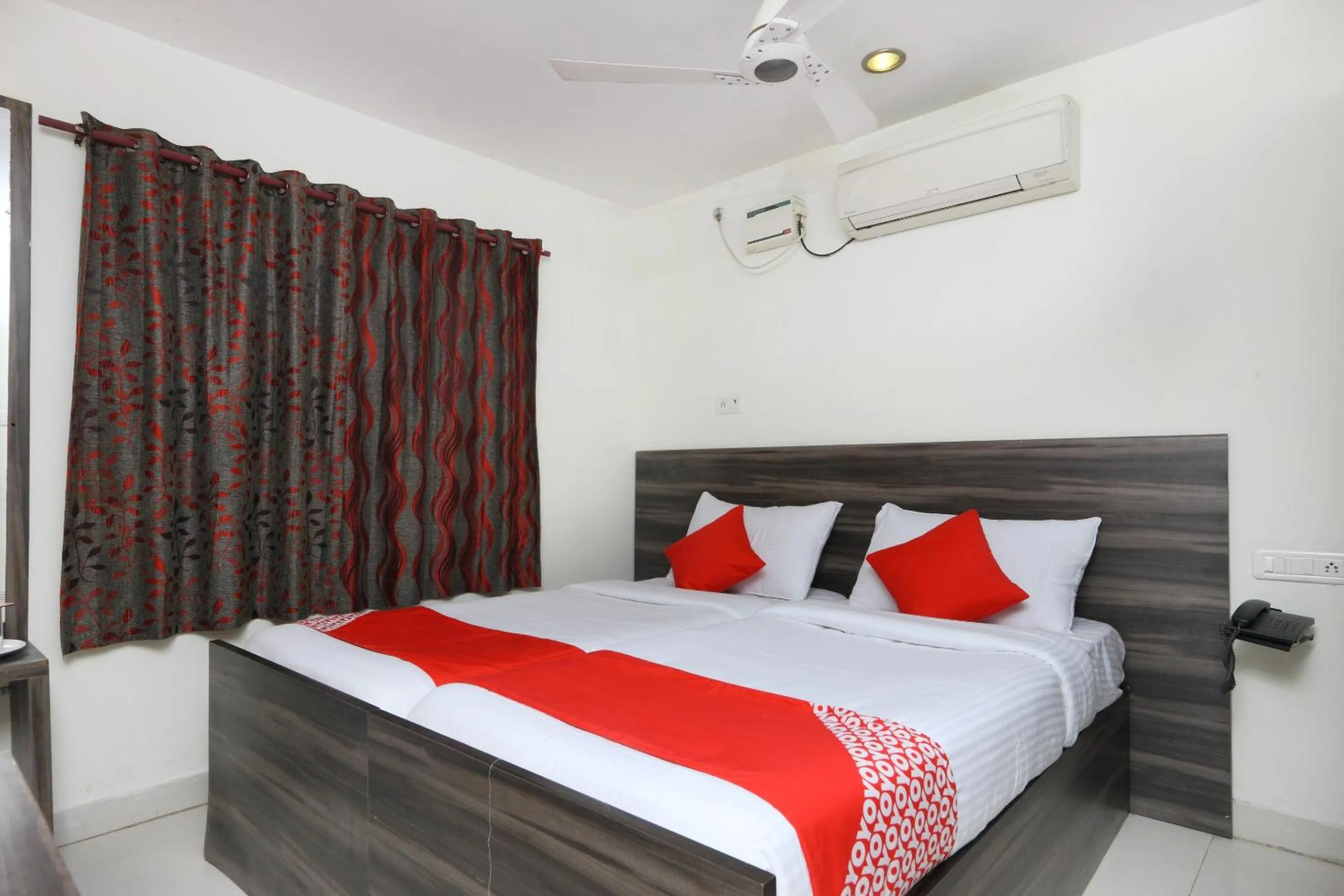 Bedroom, Bed in Hotel O The OAKS Residency