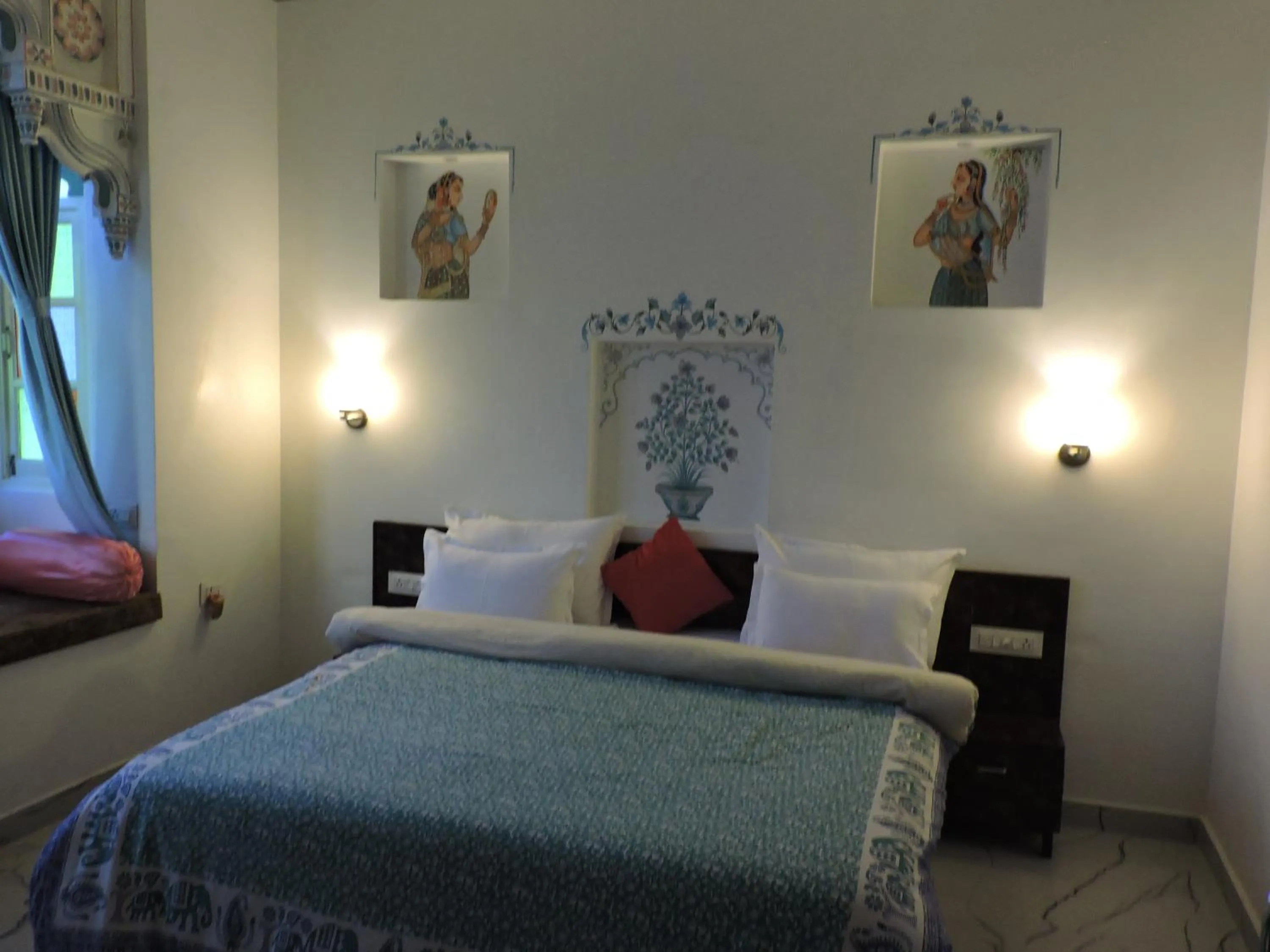 Bed in Hotel Ushaan Haveli