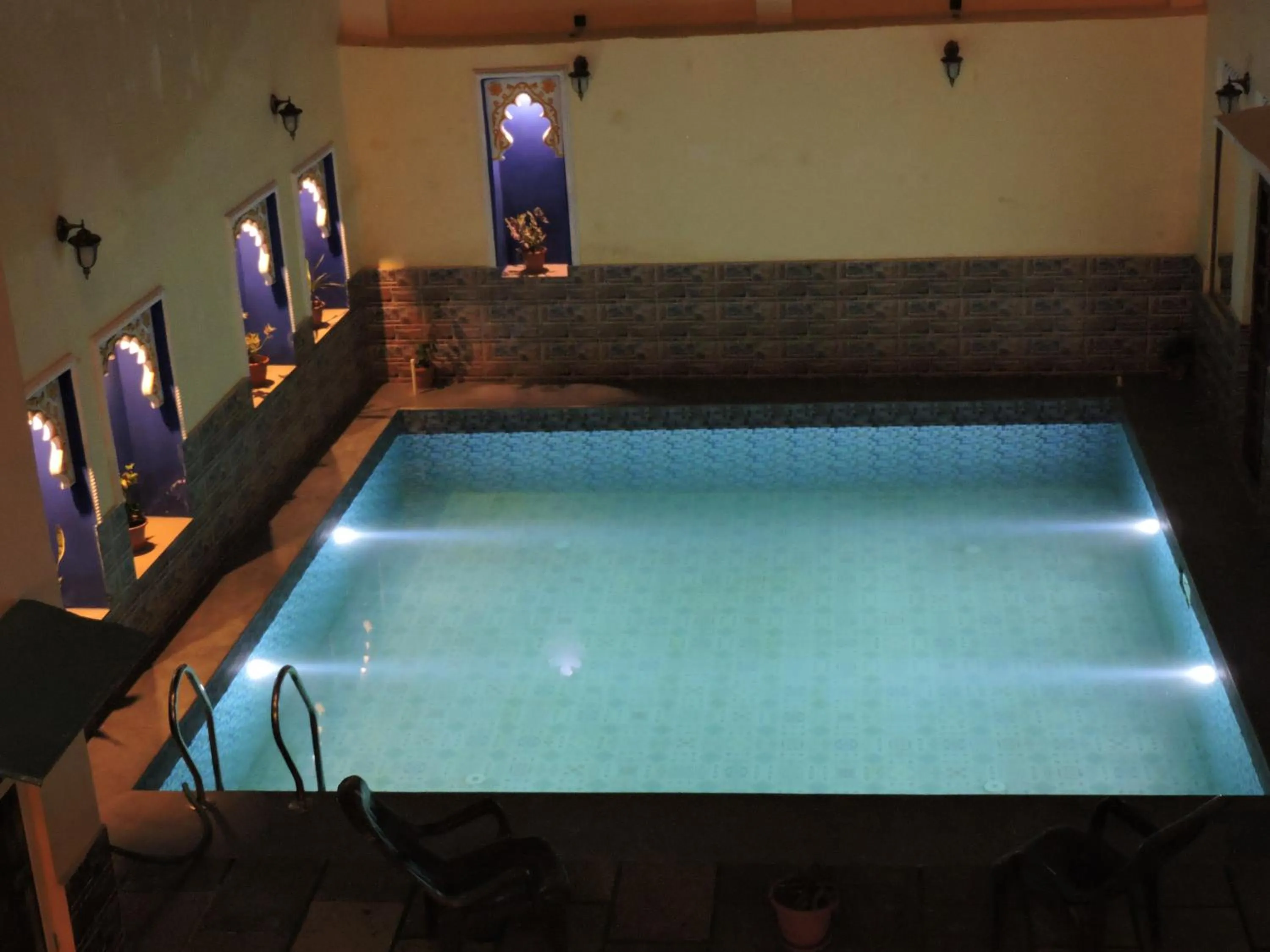 Swimming pool in Hotel Ushaan Haveli