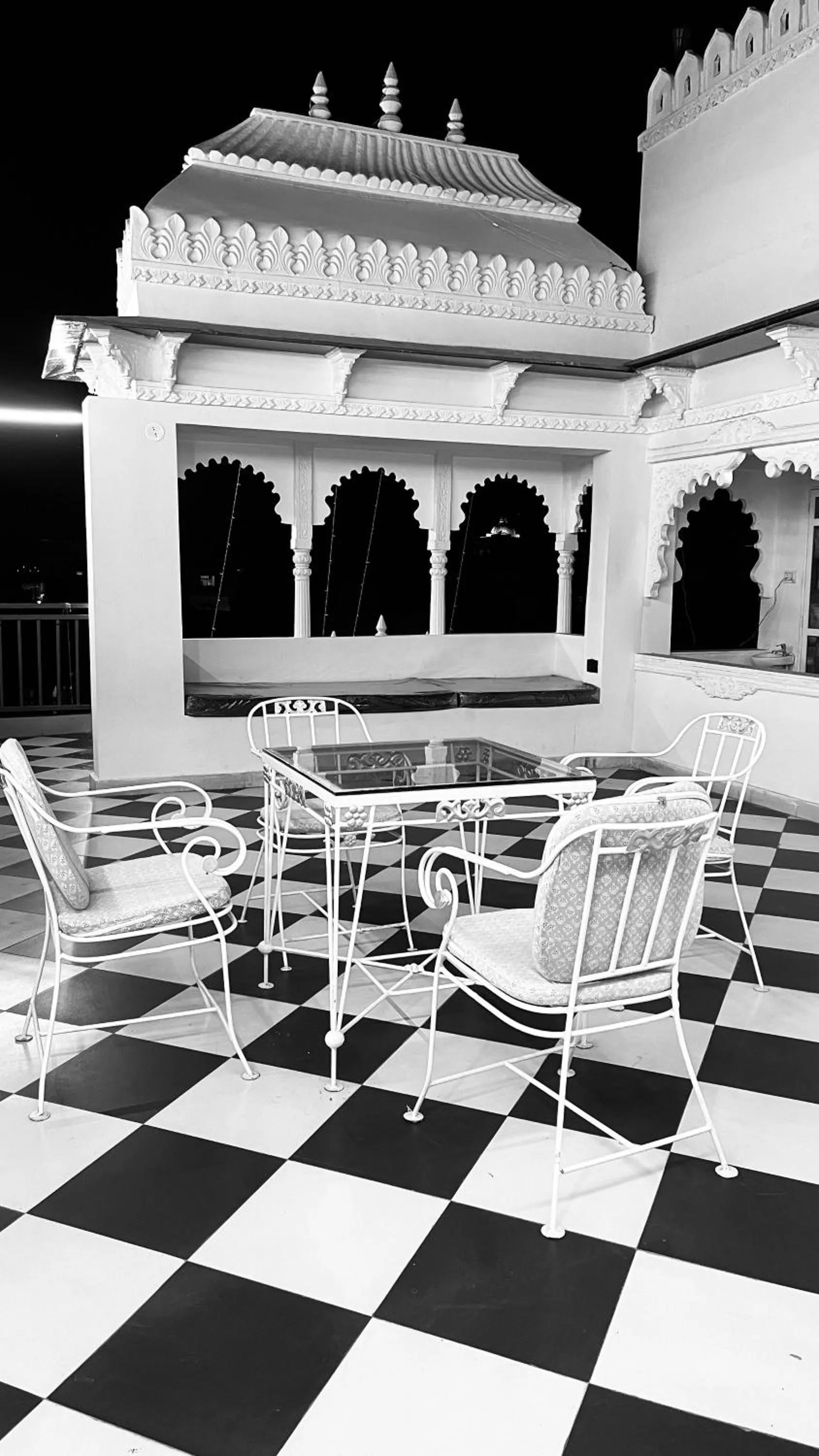 Restaurant/places to eat in Hotel Ushaan Haveli