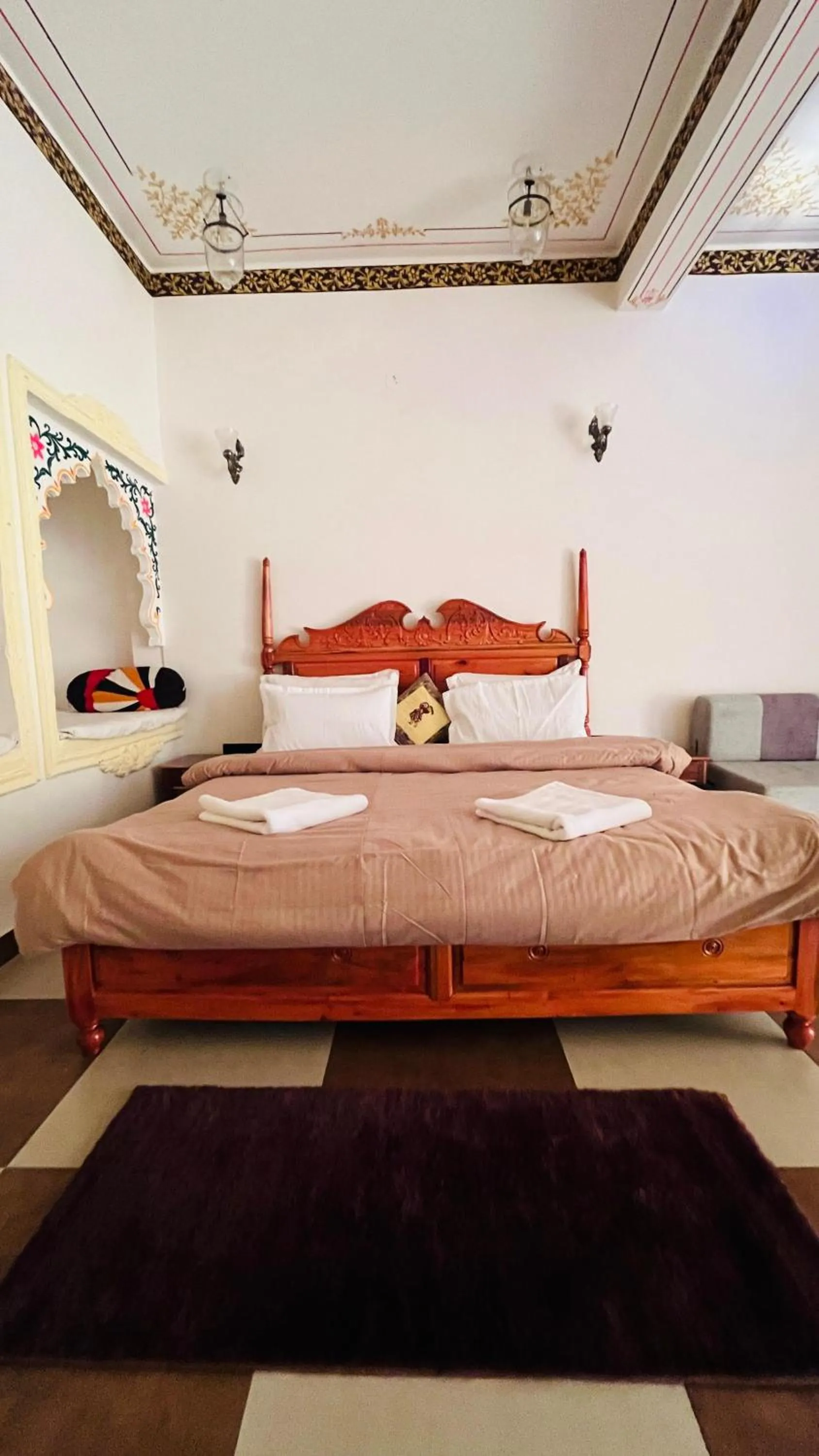 Bed in Hotel Ushaan Haveli