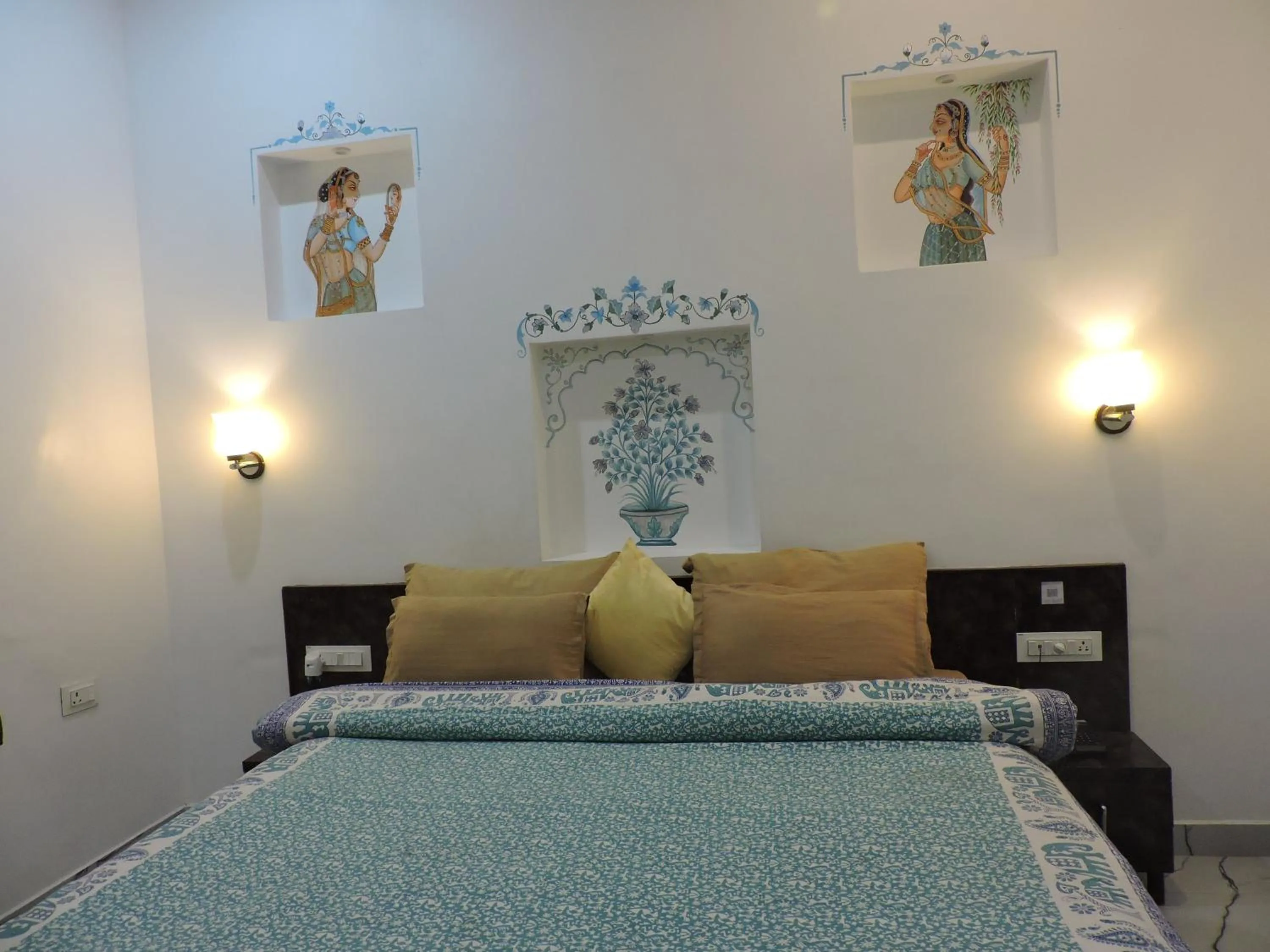 Bed in Hotel Ushaan Haveli