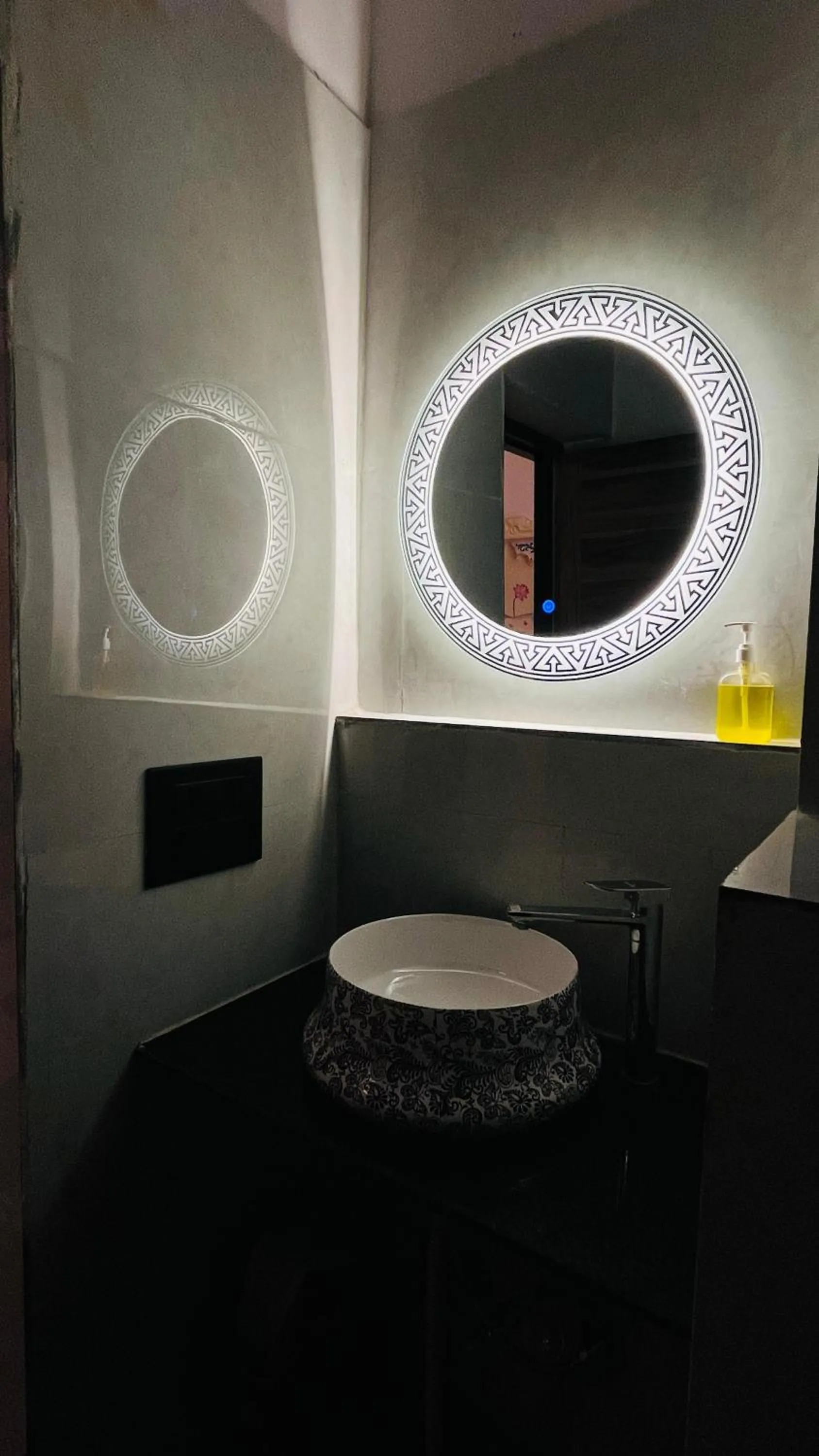 Toilet in Hotel Ushaan Haveli