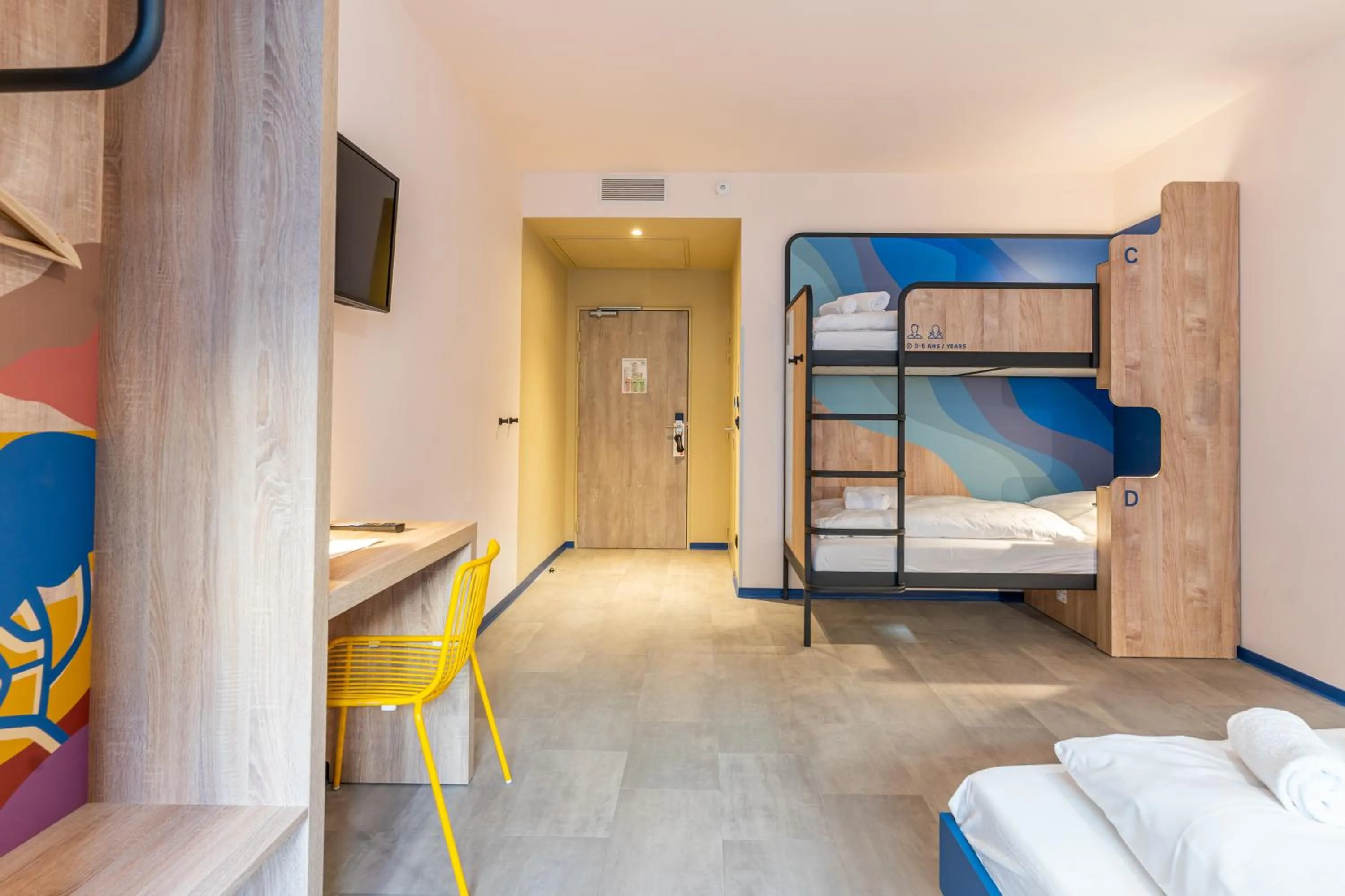 Bedroom, Bed in MEININGER Marseille Centre la Joliette