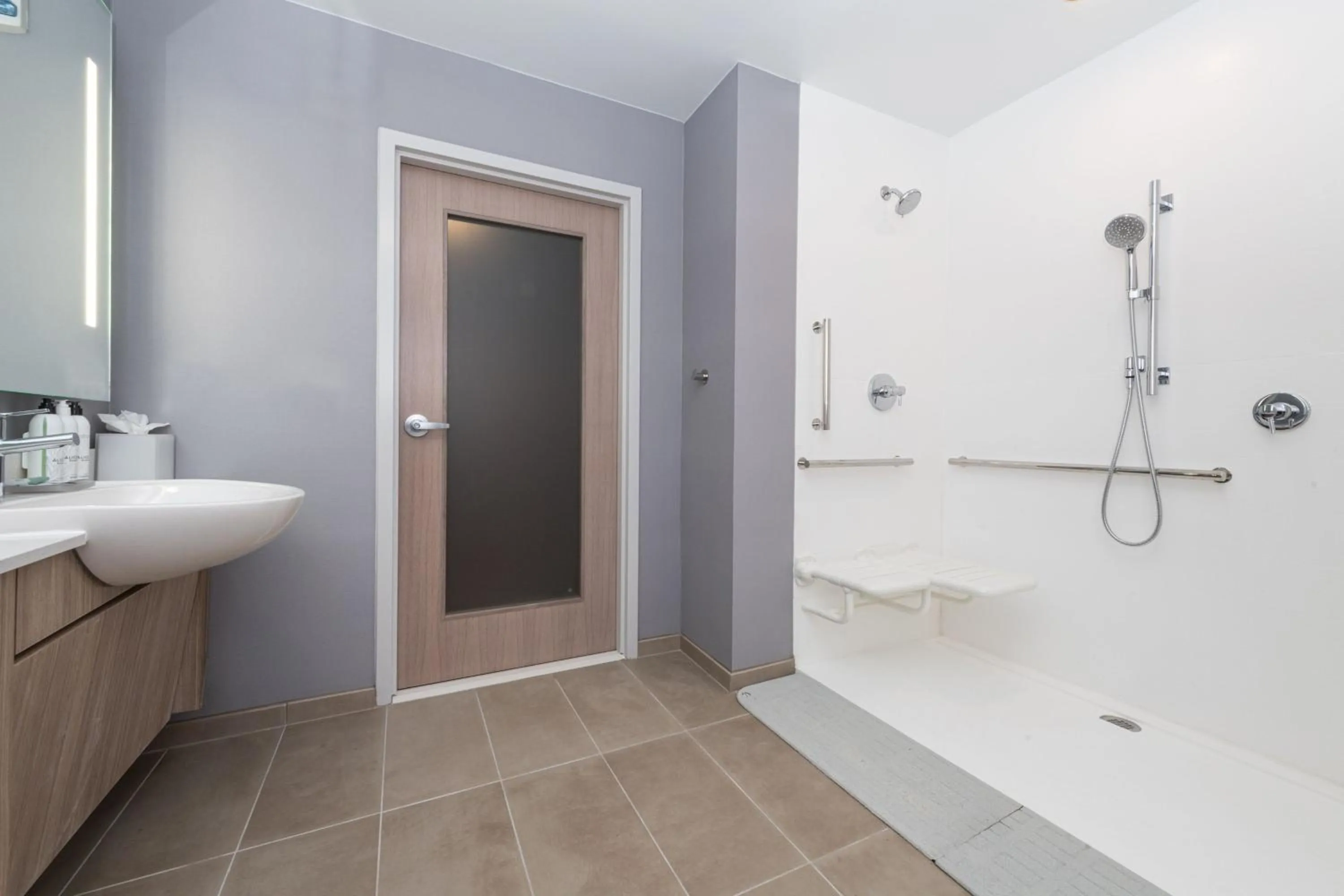 Bathroom in SpringHill Suites by Marriott Baltimore Downtown Convention Center Area