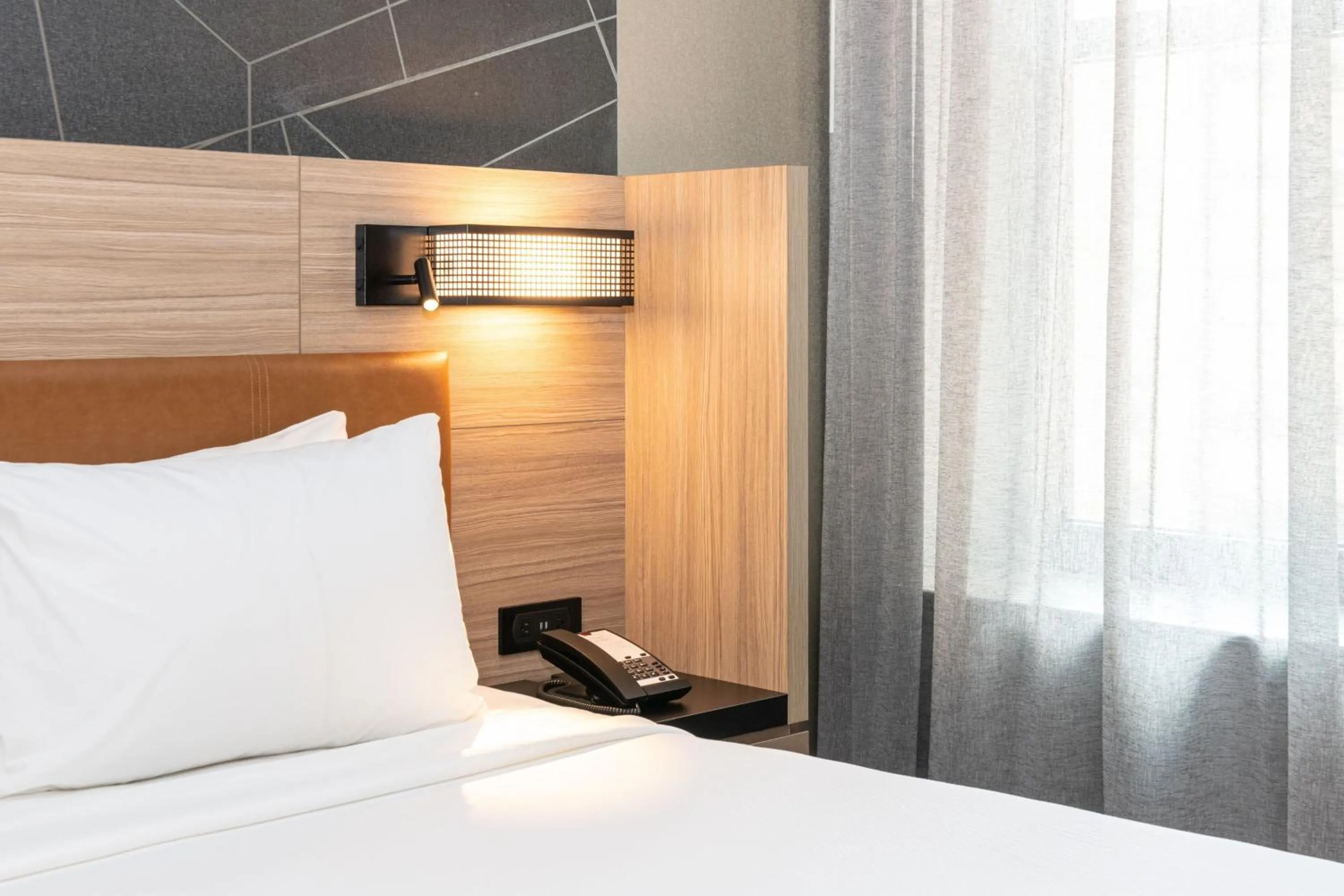 Photo of the whole room, Bed in SpringHill Suites by Marriott Baltimore Downtown Convention Center Area