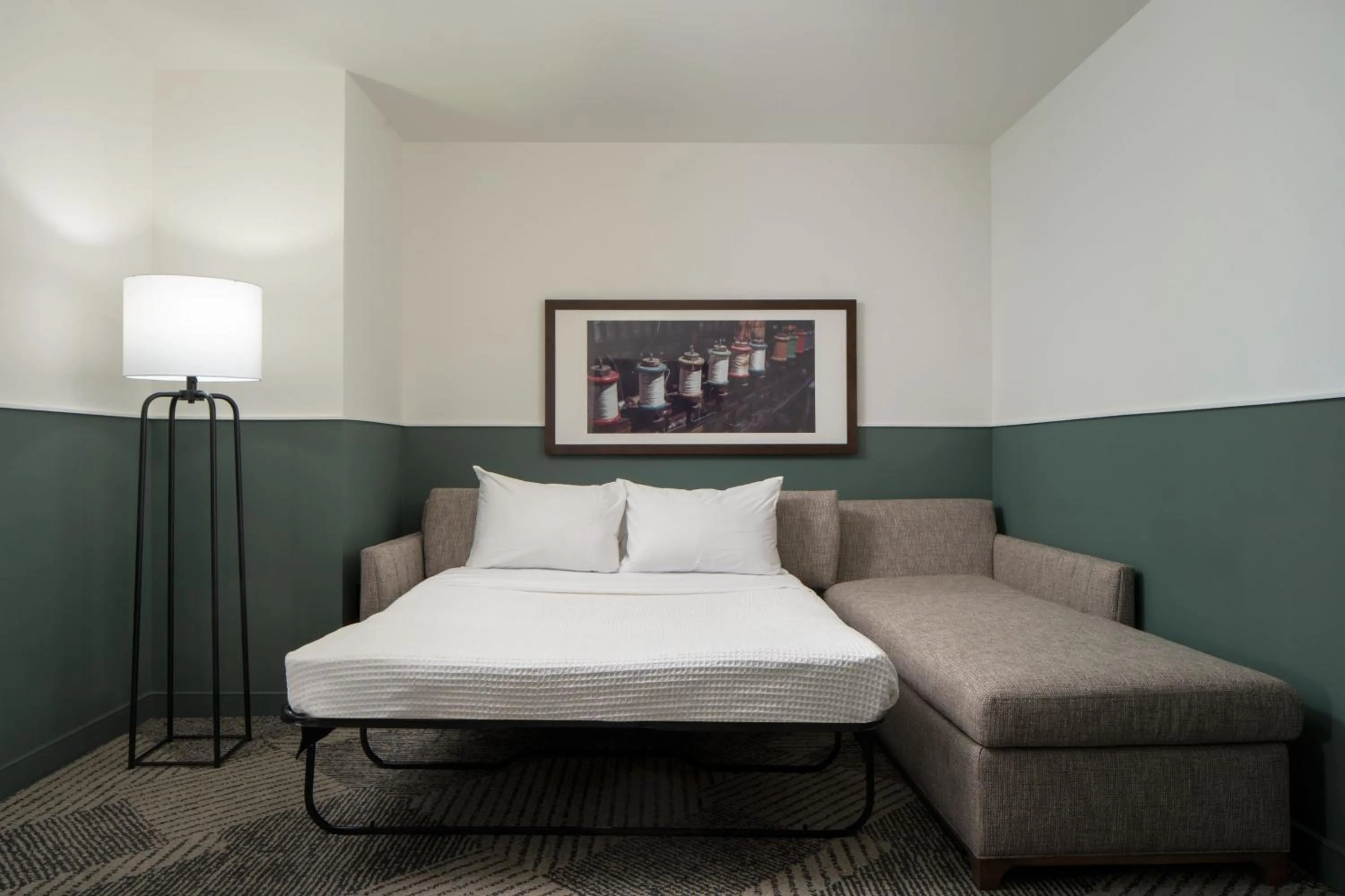 Living room, Bed in Hotel Forty Five, Macon, a Tribute Portfolio Hotel