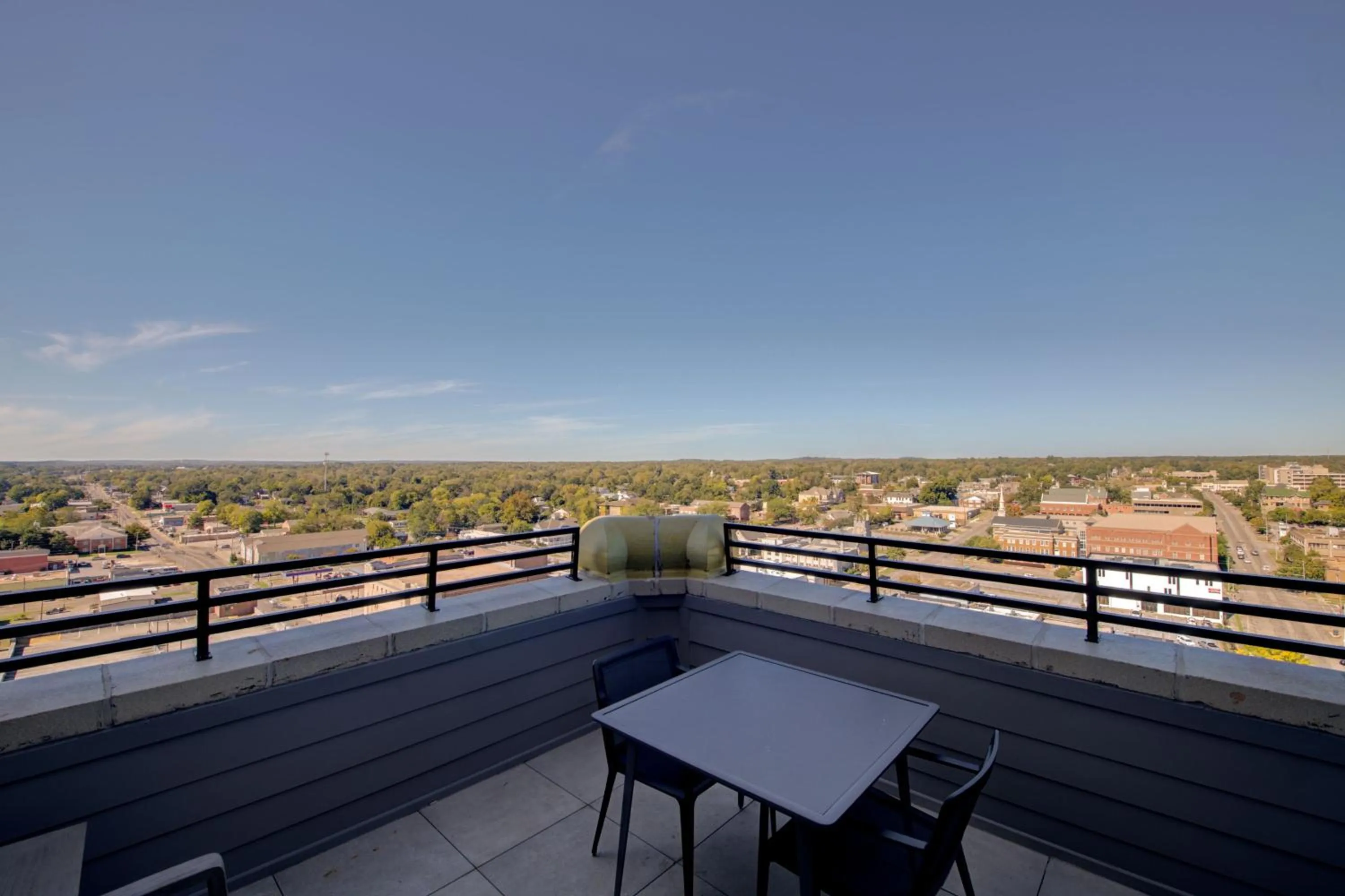 Photo of the whole room in The Threefoot Hotel, Meridian, a Tribute Portfolio Hotel