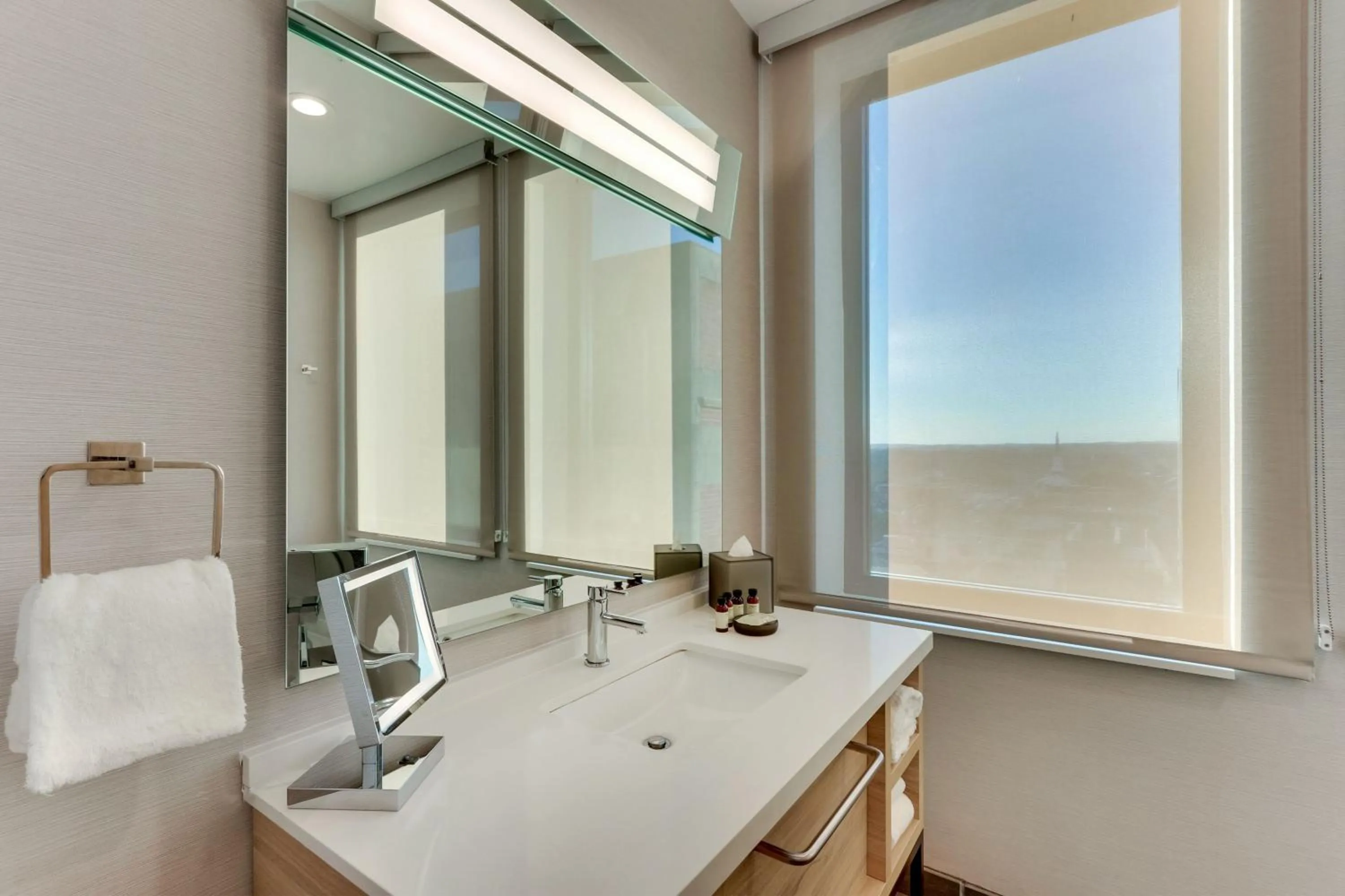 Bathroom in The Threefoot Hotel, Meridian, a Tribute Portfolio Hotel