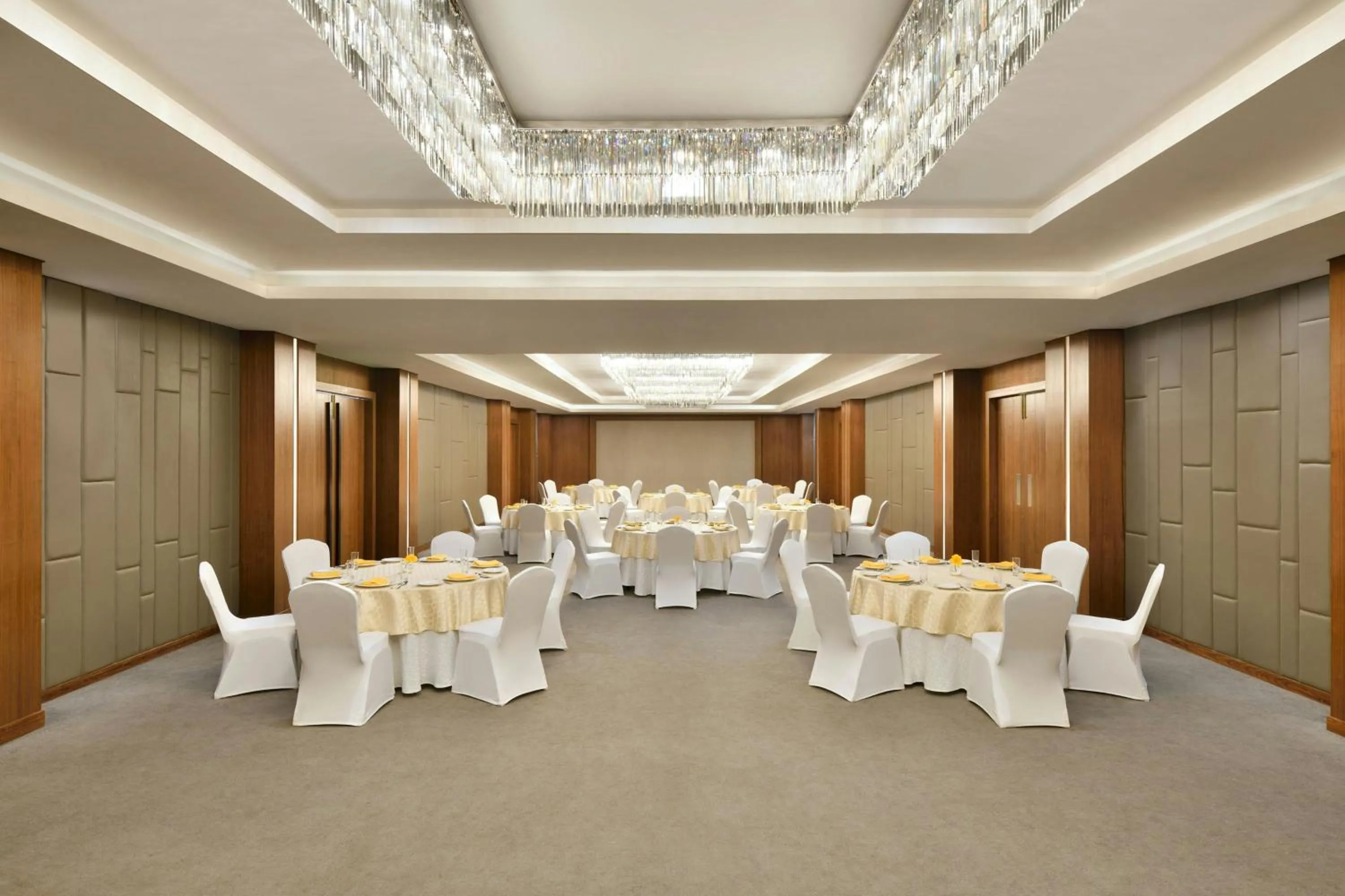 Meeting/conference room in Courtyard by Marriott Mahabaleshwar
