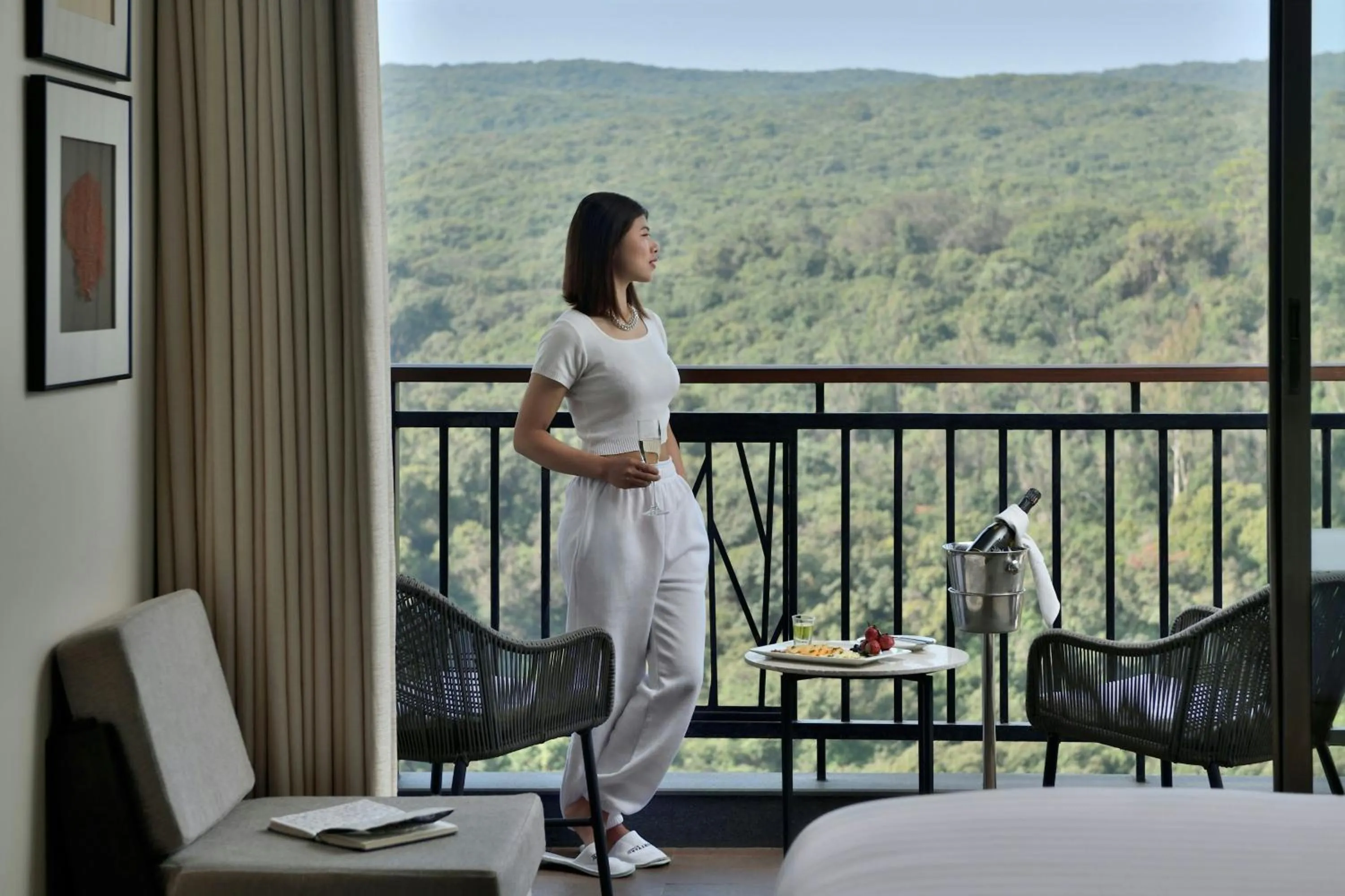 Photo of the whole room in Courtyard by Marriott Mahabaleshwar