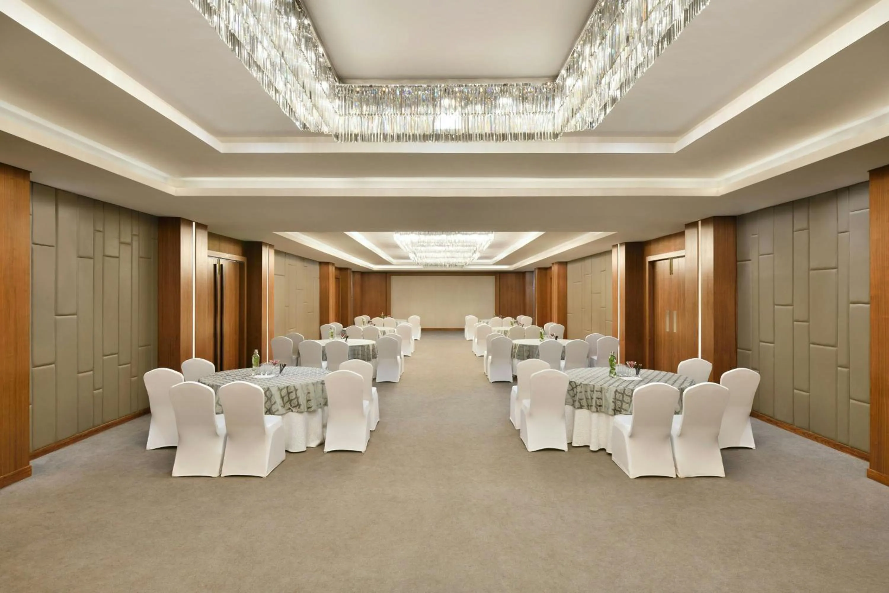 Meeting/conference room in Courtyard by Marriott Mahabaleshwar