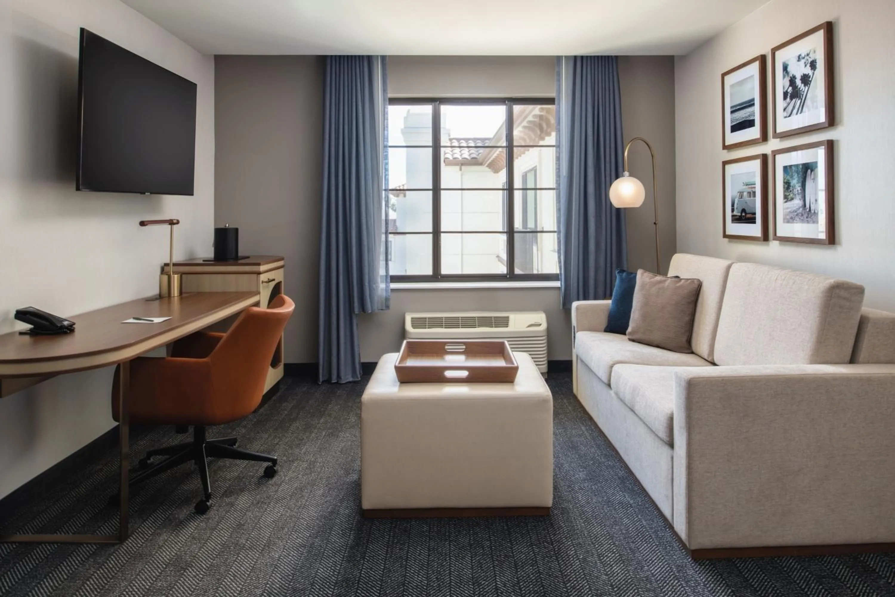 Bedroom in Courtyard by Marriott Santa Cruz