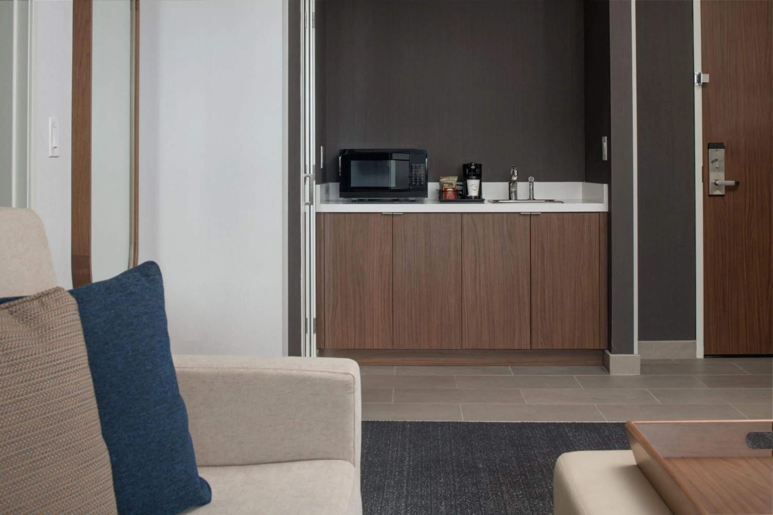 Bedroom in Courtyard by Marriott Santa Cruz