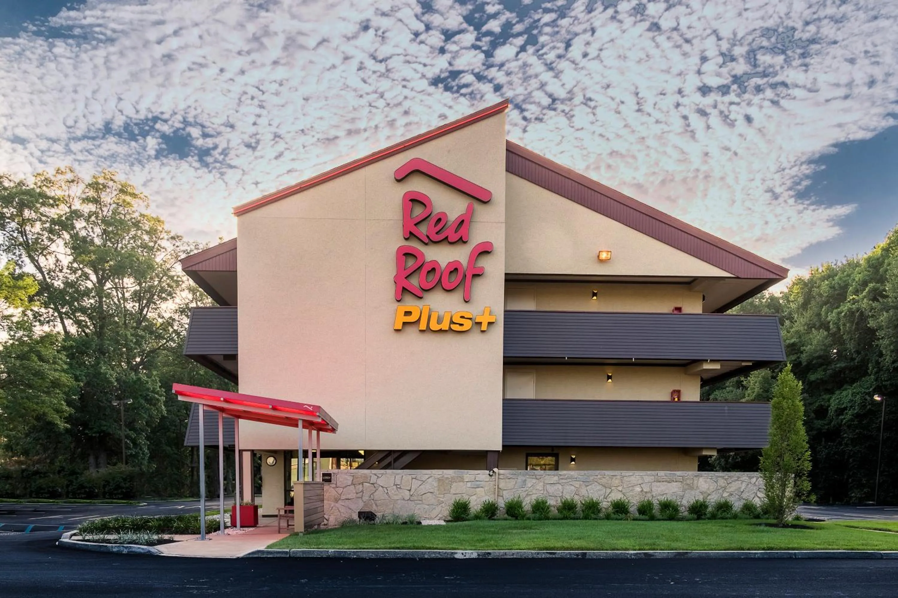 Property building in Red Roof Inn PLUS+ Wilmington - Newark