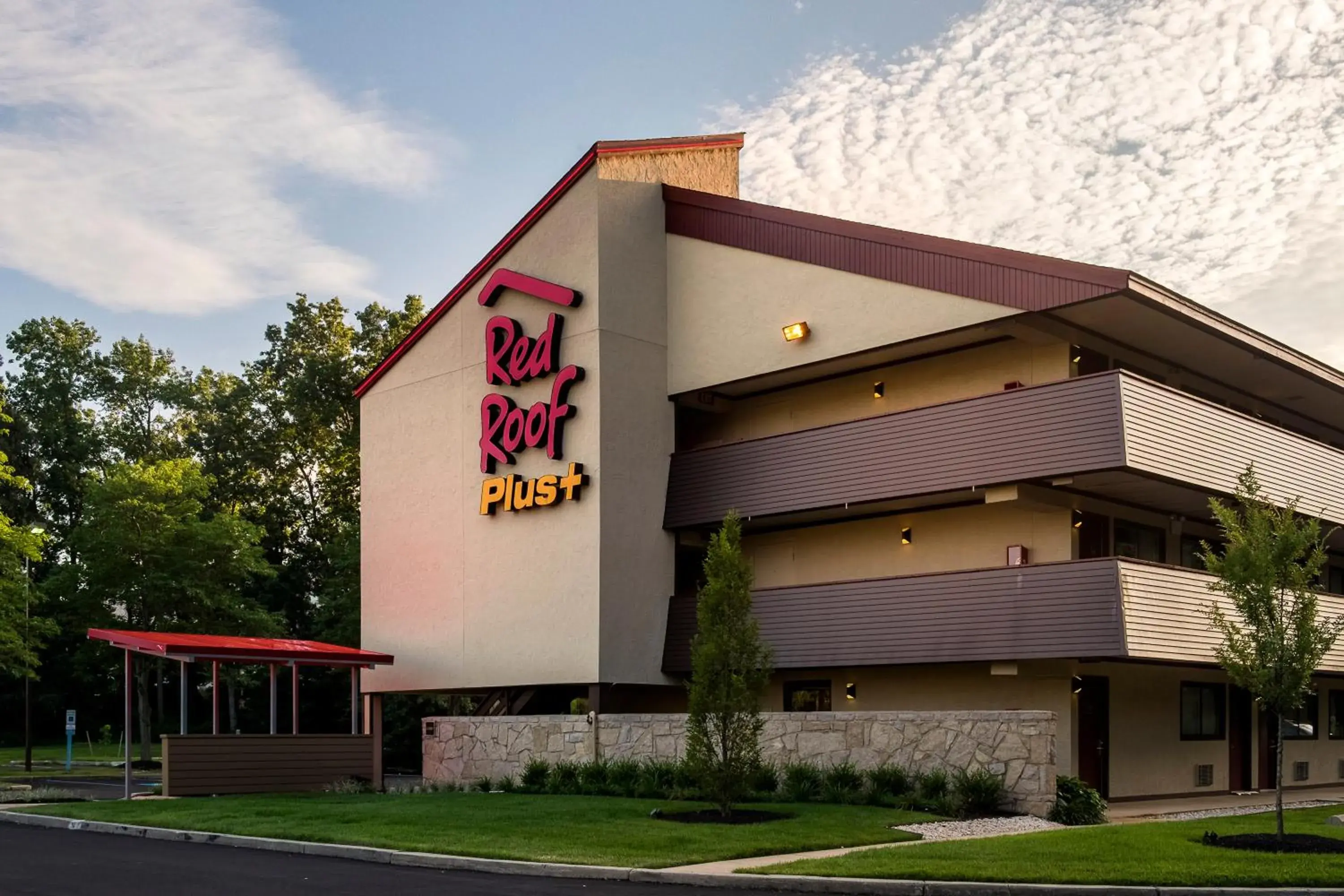 Property building in Red Roof Inn PLUS+ Wilmington - Newark Property building in Red Roof Inn PLUS+ Wilmington - Newark