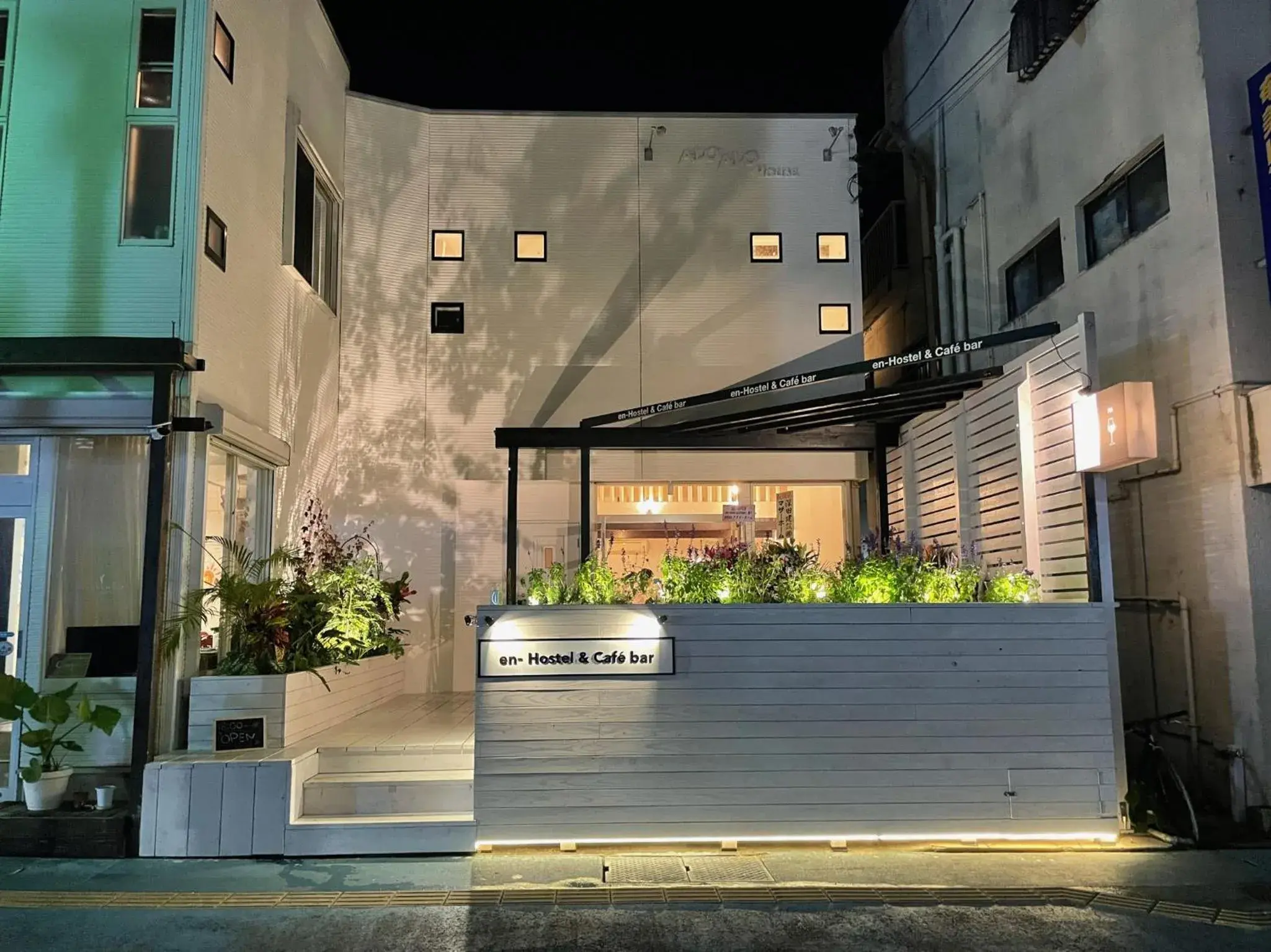 Property building in En- Hostel & Café bar Property building in En- Hostel & Café bar