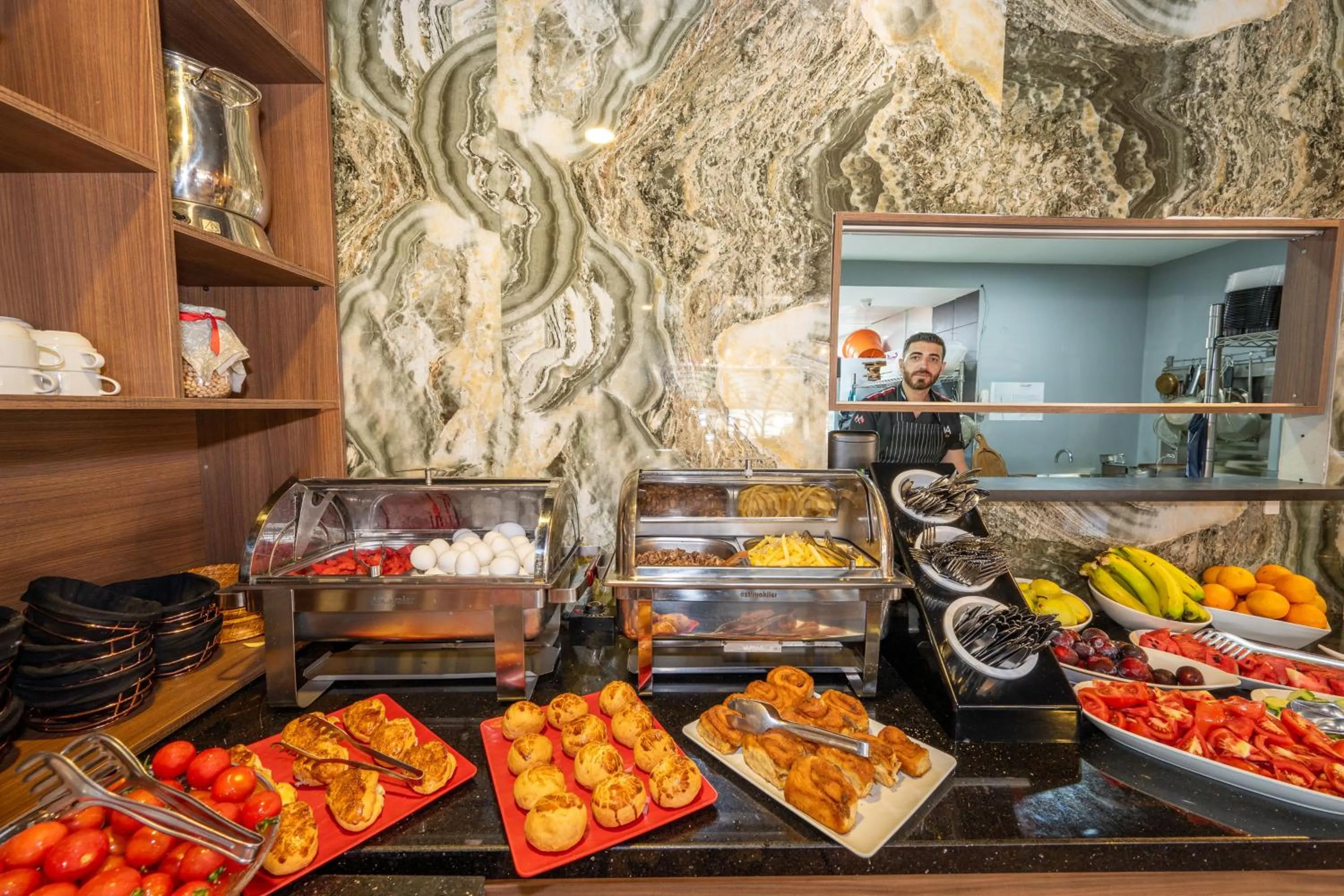 Restaurant/places to eat in Litros Hotel & Spa