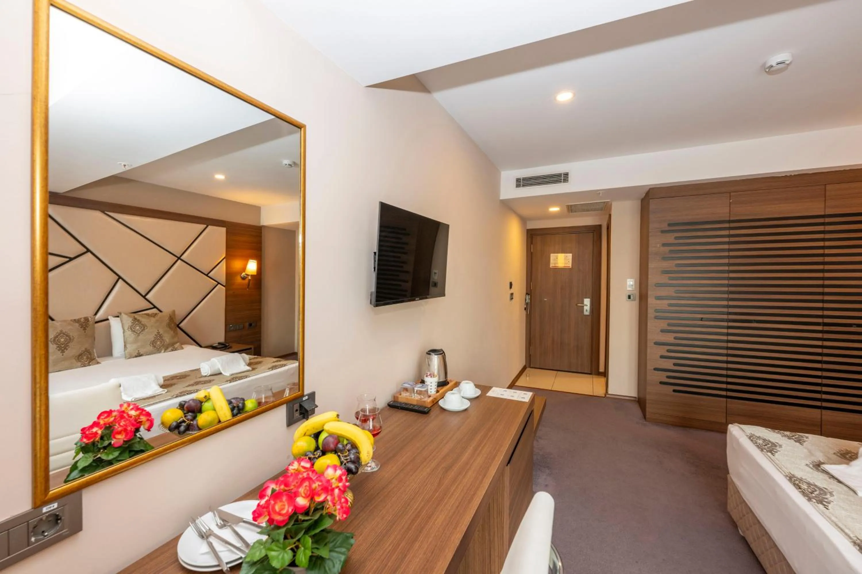 Massage, Bed in Litros Hotel & Spa