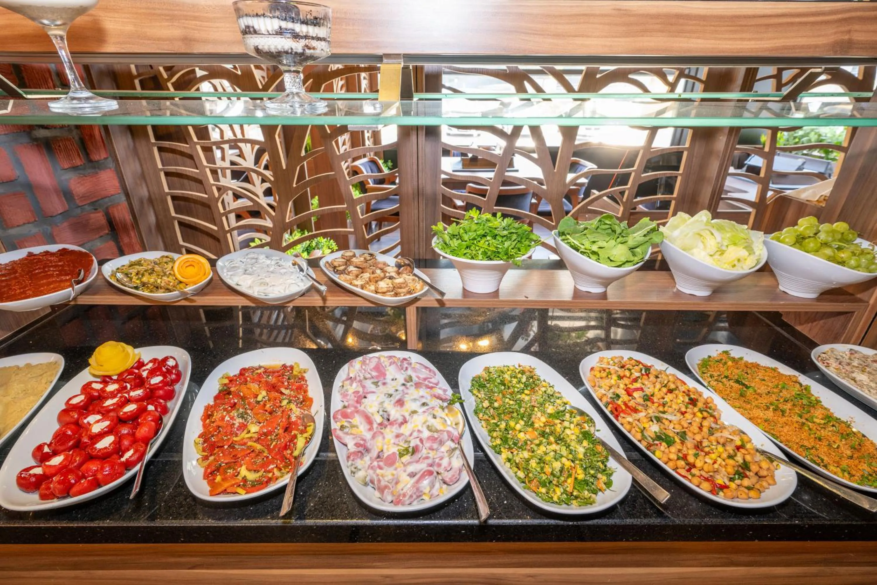 Restaurant/places to eat in Litros Hotel & Spa