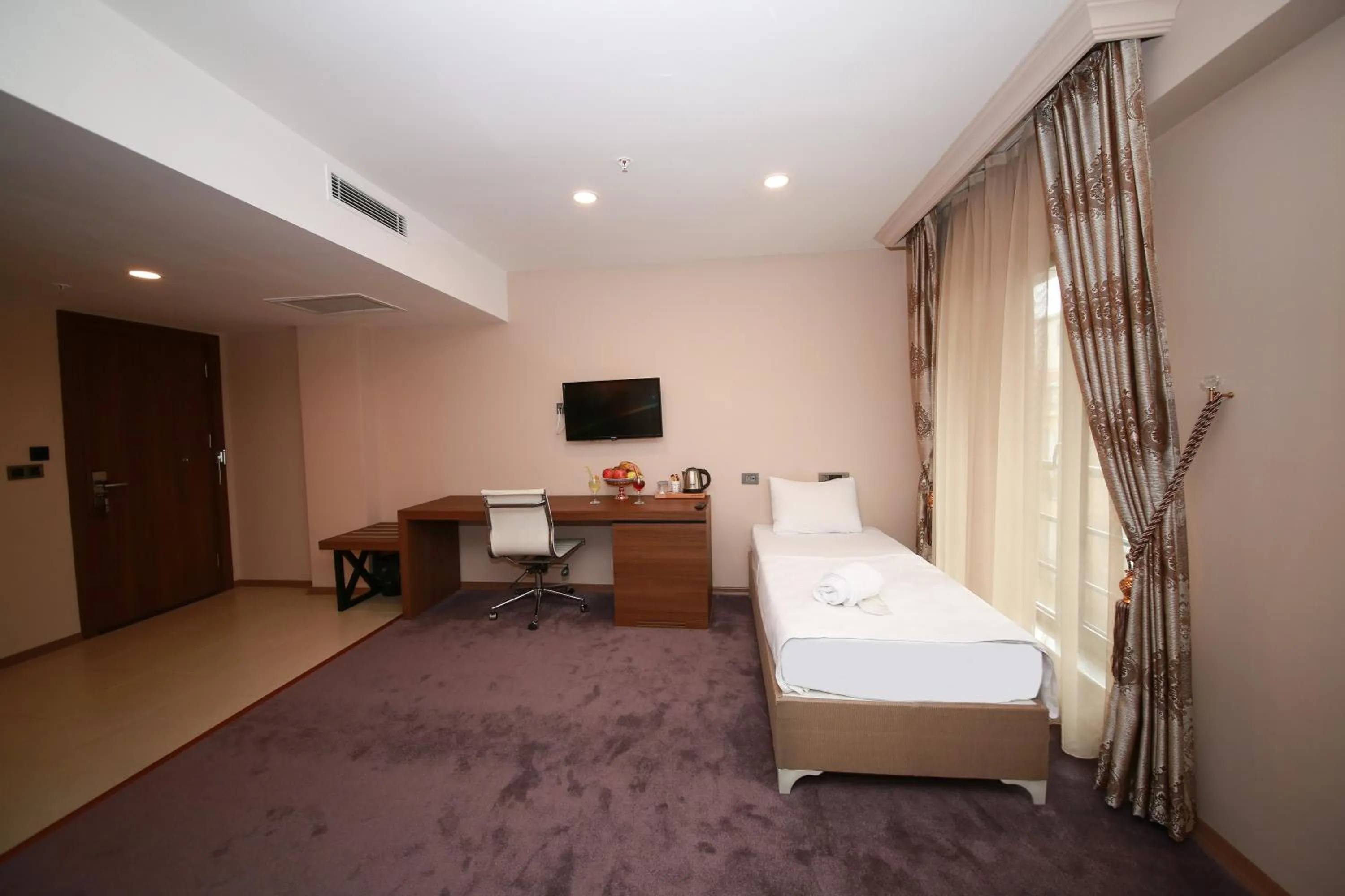 Bed in Litros Hotel & Spa