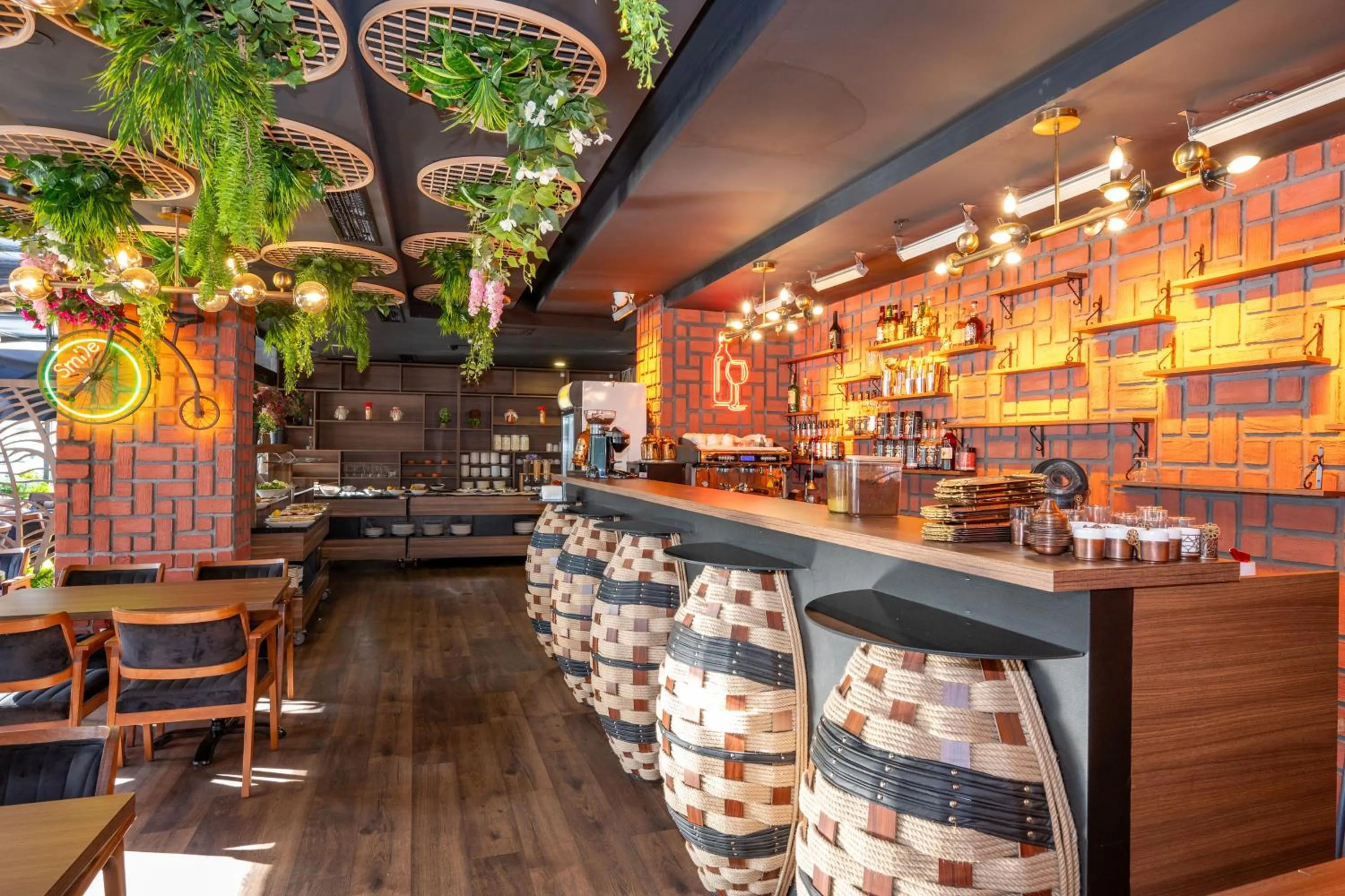 Restaurant/places to eat in Litros Hotel & Spa