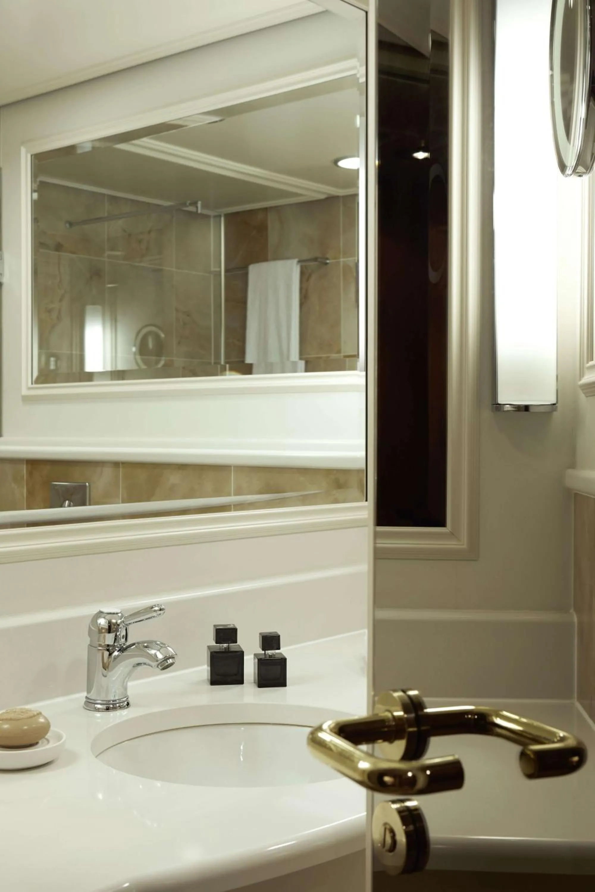 Bathroom in Parkhotel Gütersloh