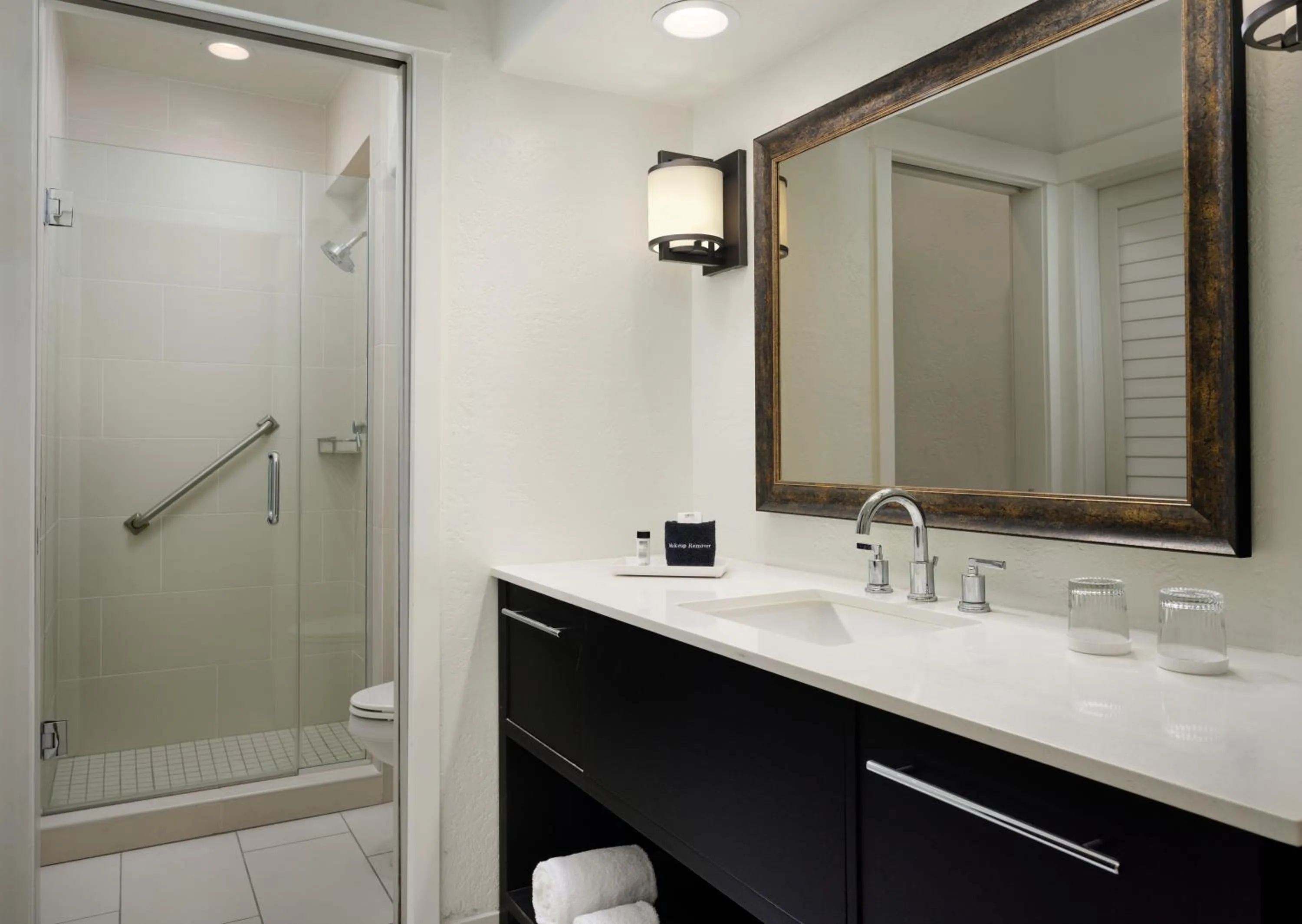 Bathroom in Hotel Pacific
