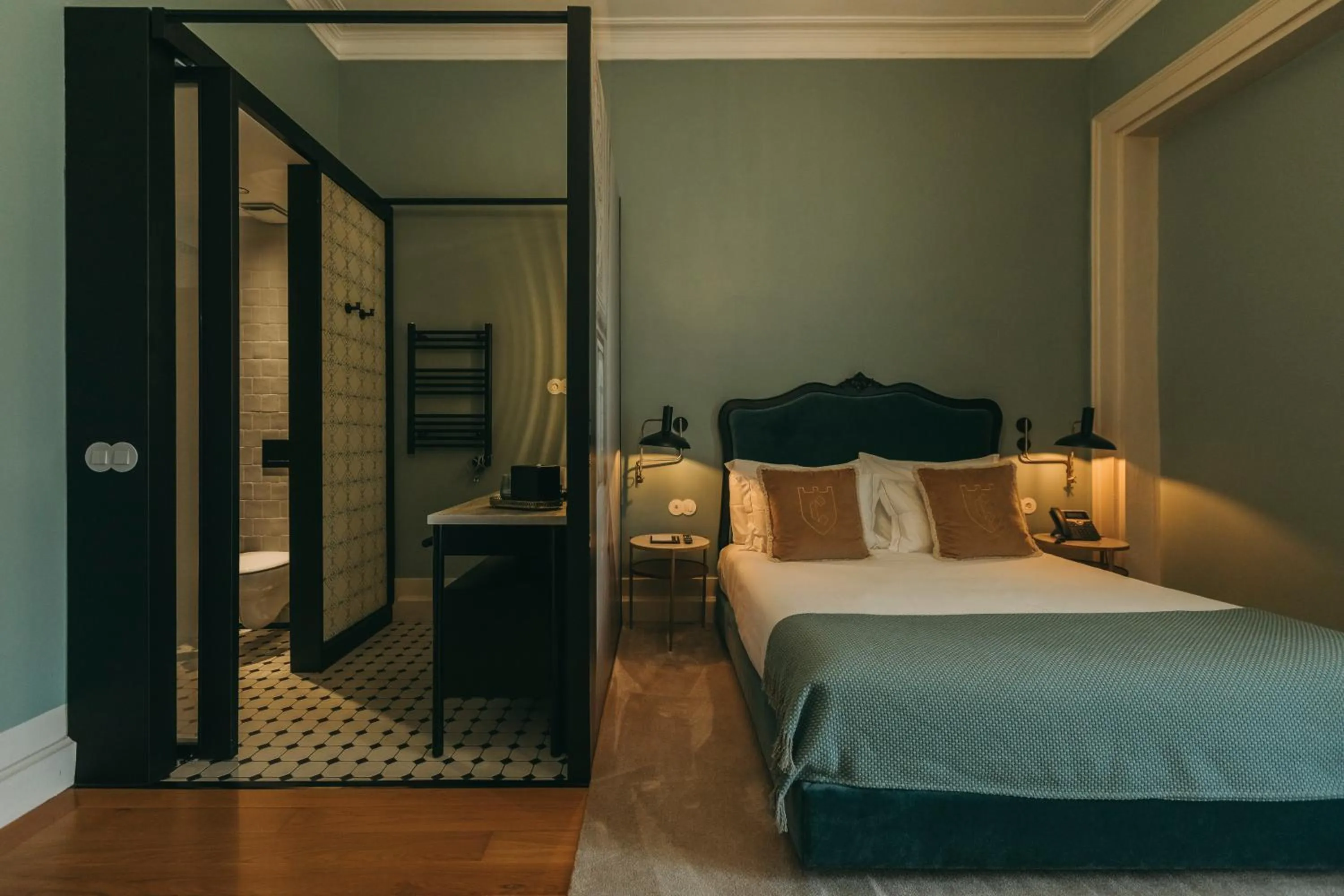 Bedroom, Bed in Torel Royal Court