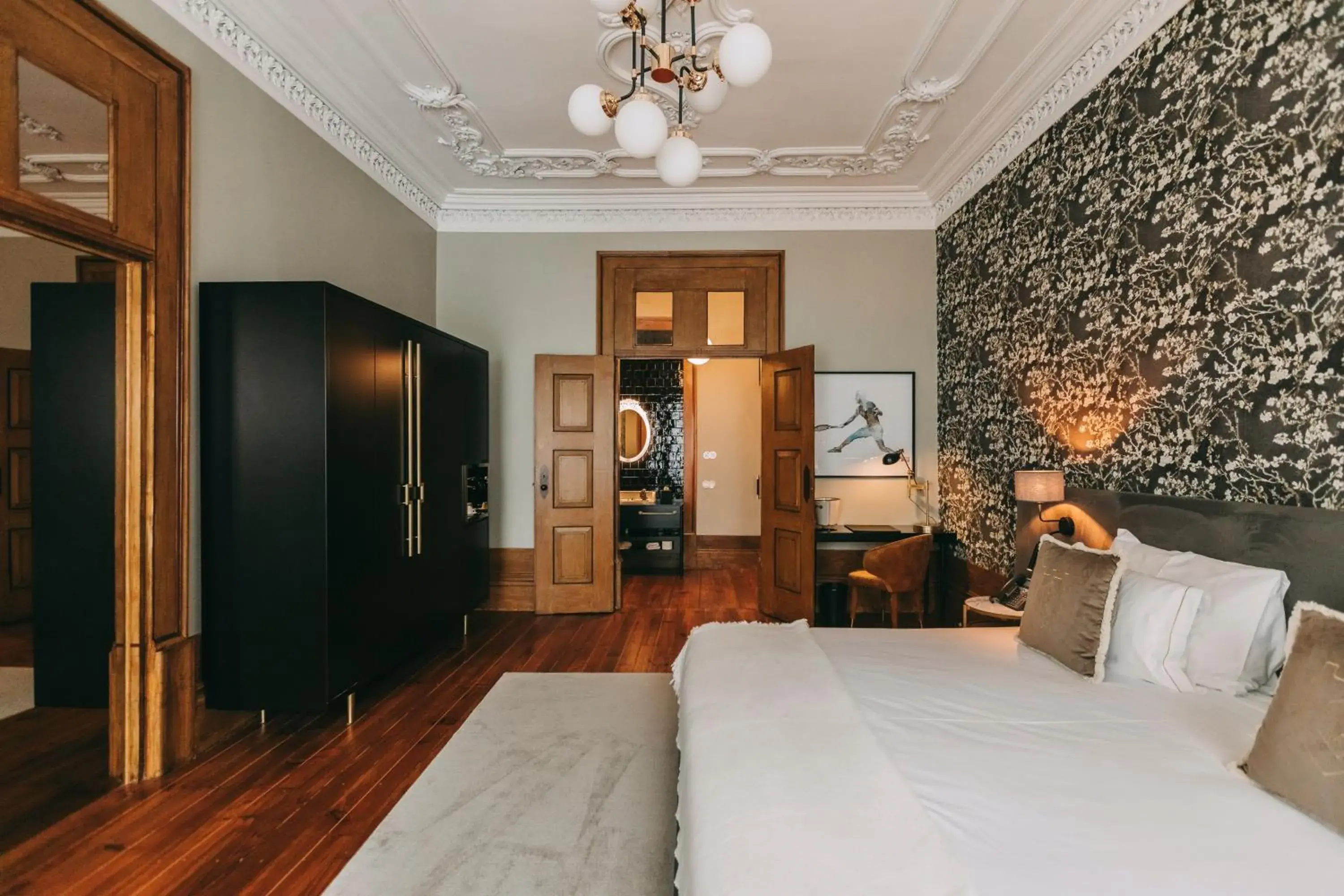 Photo of the whole room, Bed in Torel Royal Court Photo of the whole room, Bed in Torel Royal Court