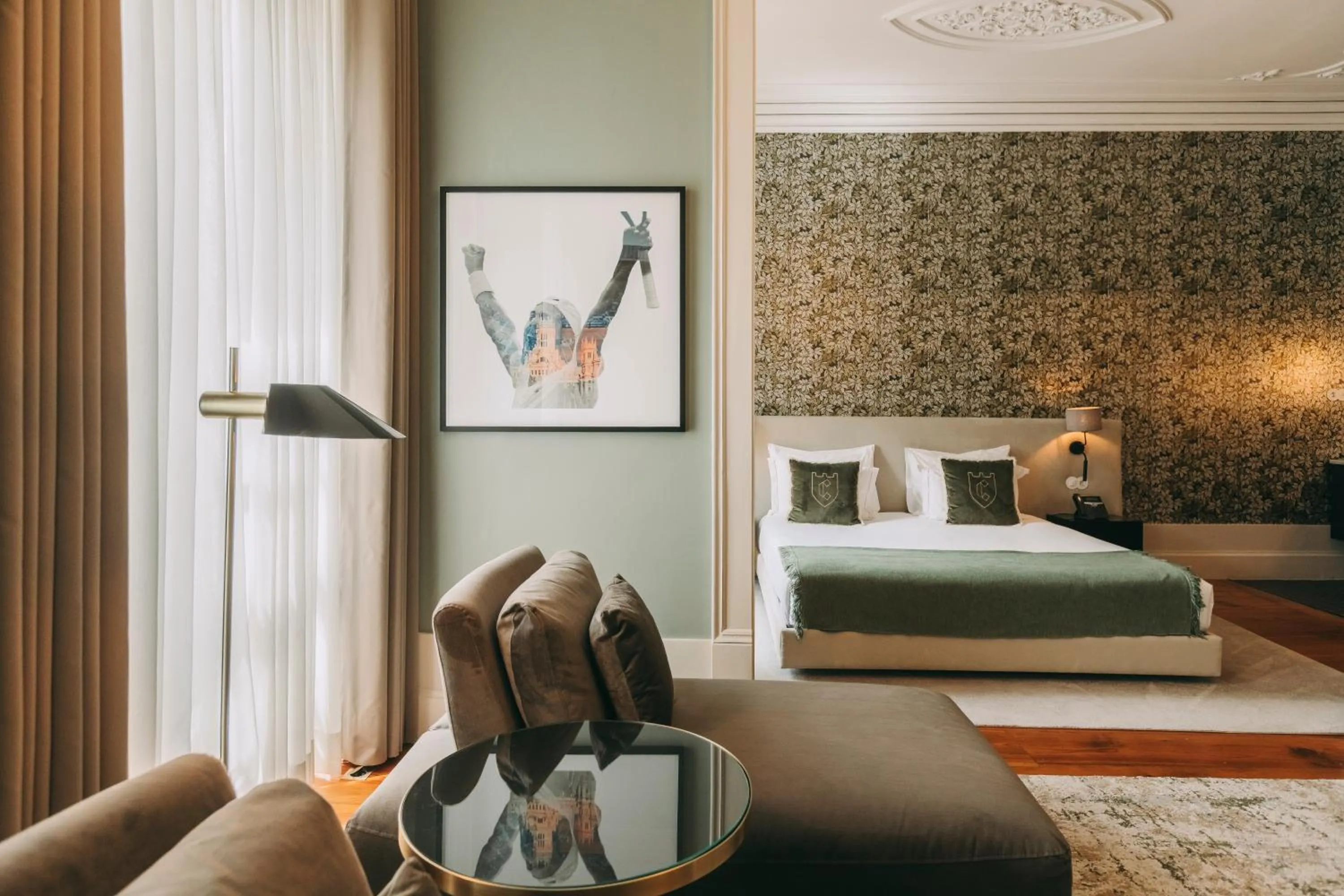 Seating area, Bed in Torel Royal Court