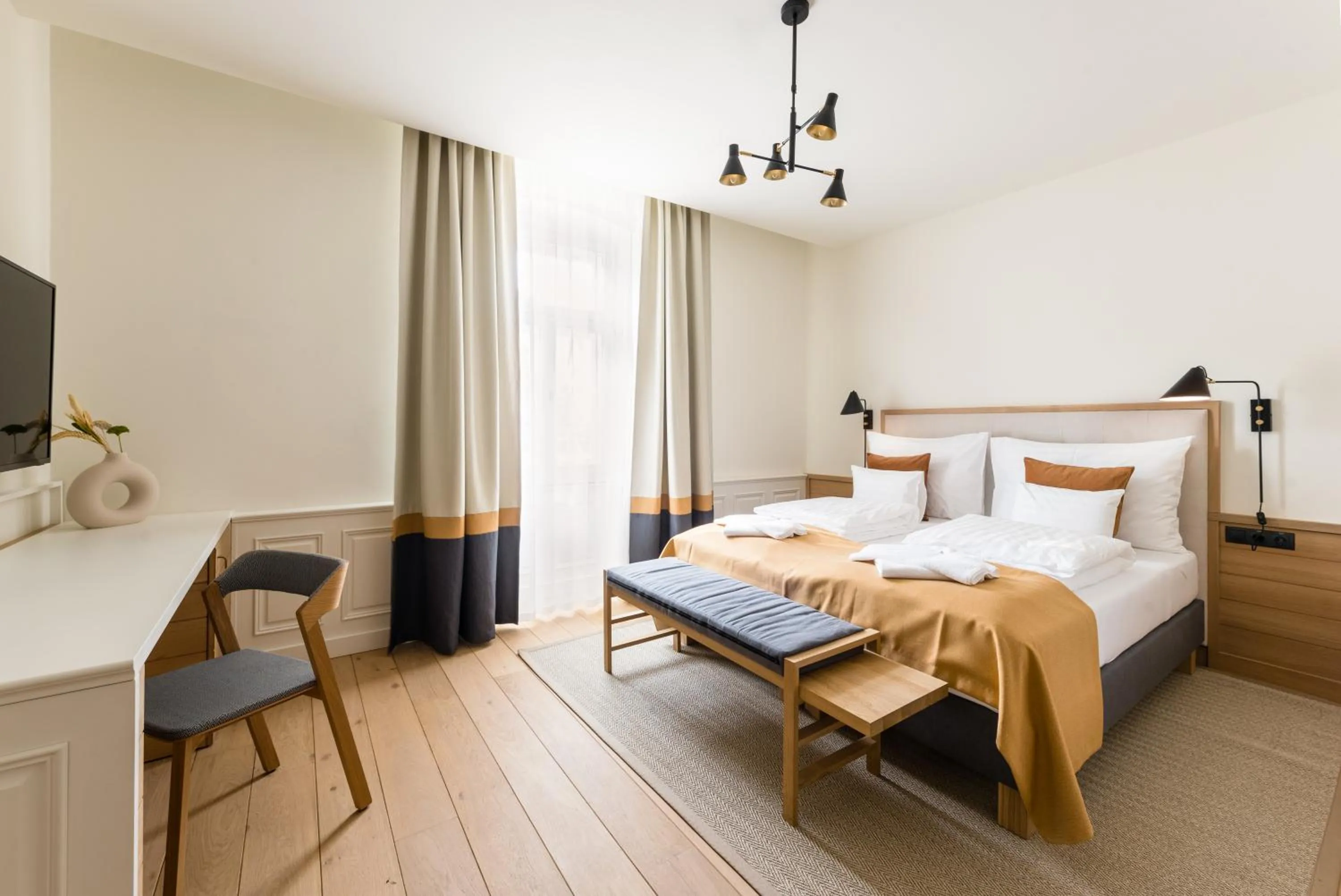 TV and multimedia, Bed in Isabella Boutique Hotel