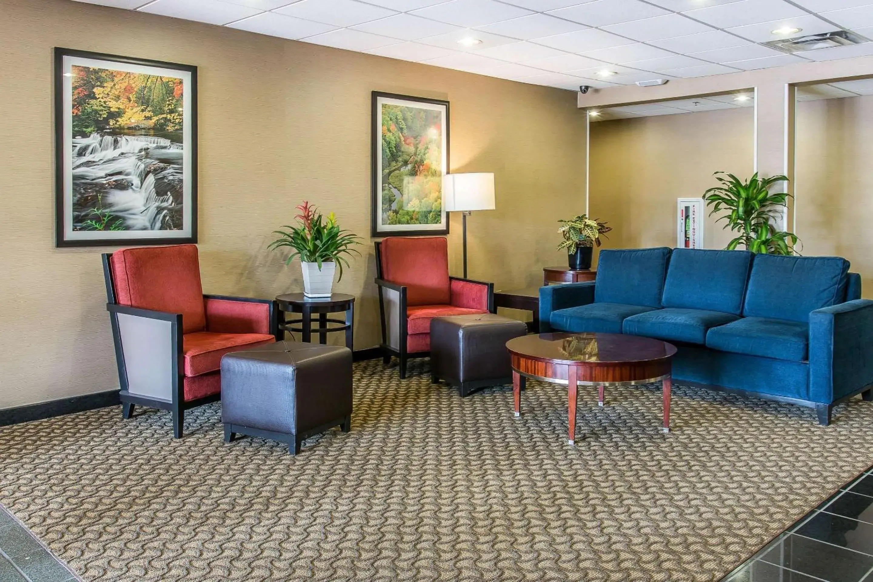 Lobby or reception in Comfort Suites Wixom - Novi Lobby or reception in Comfort Suites Wixom - Novi