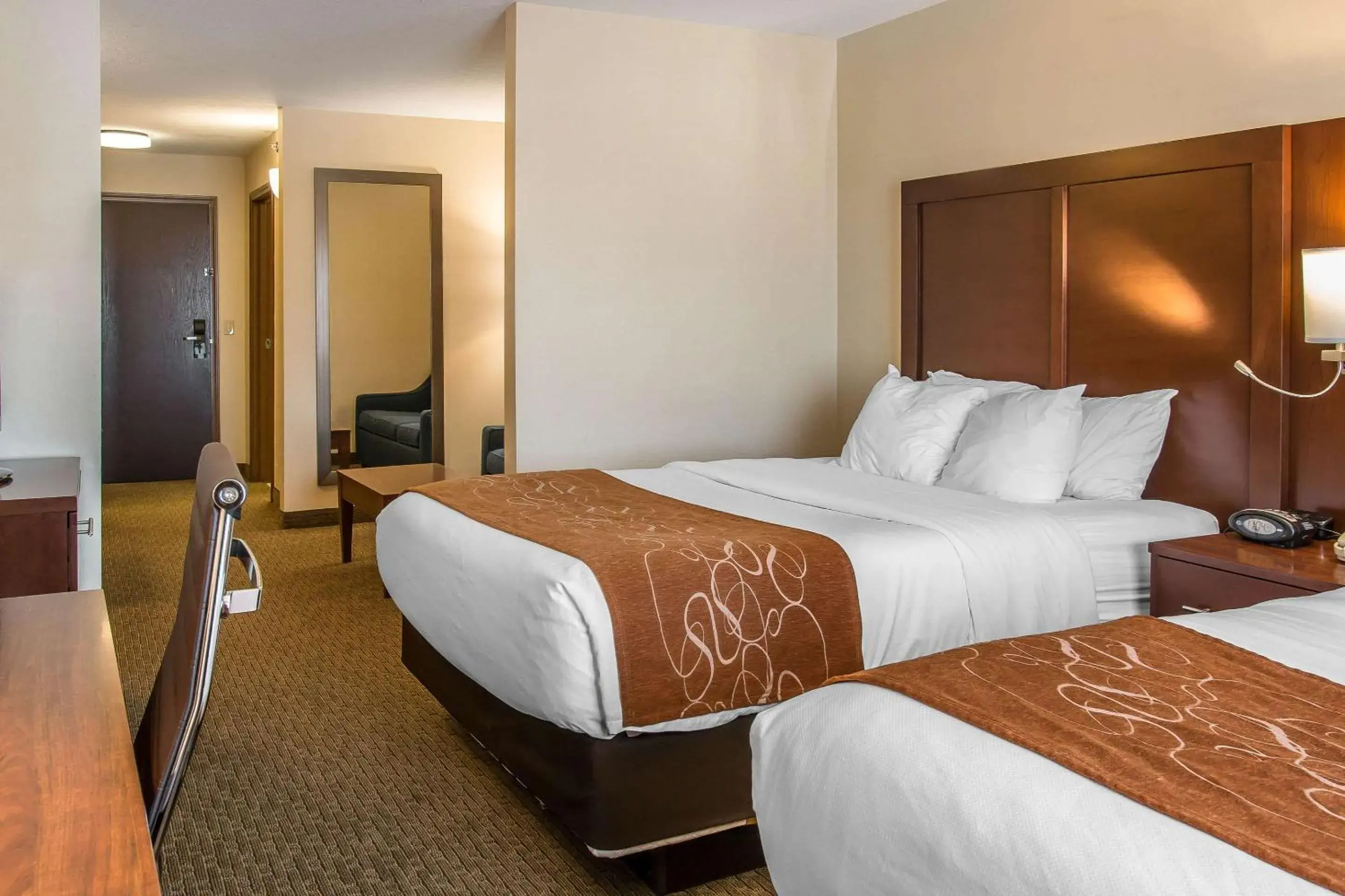 Photo of the whole room, Bed in Comfort Suites Wixom - Novi Photo of the whole room, Bed in Comfort Suites Wixom - Novi