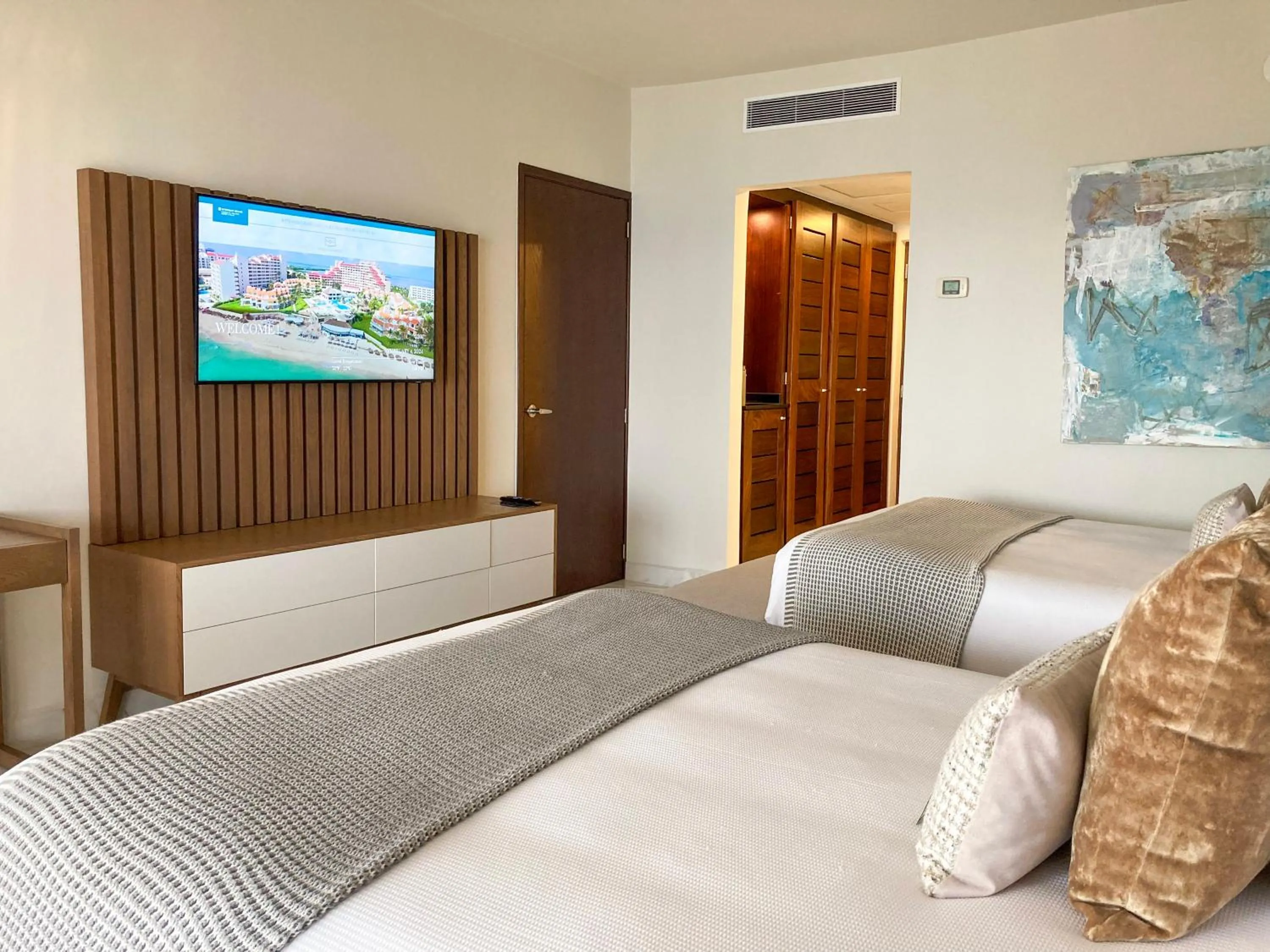 Bed in Wyndham Grand Cancun All Inclusive Resort & Villas