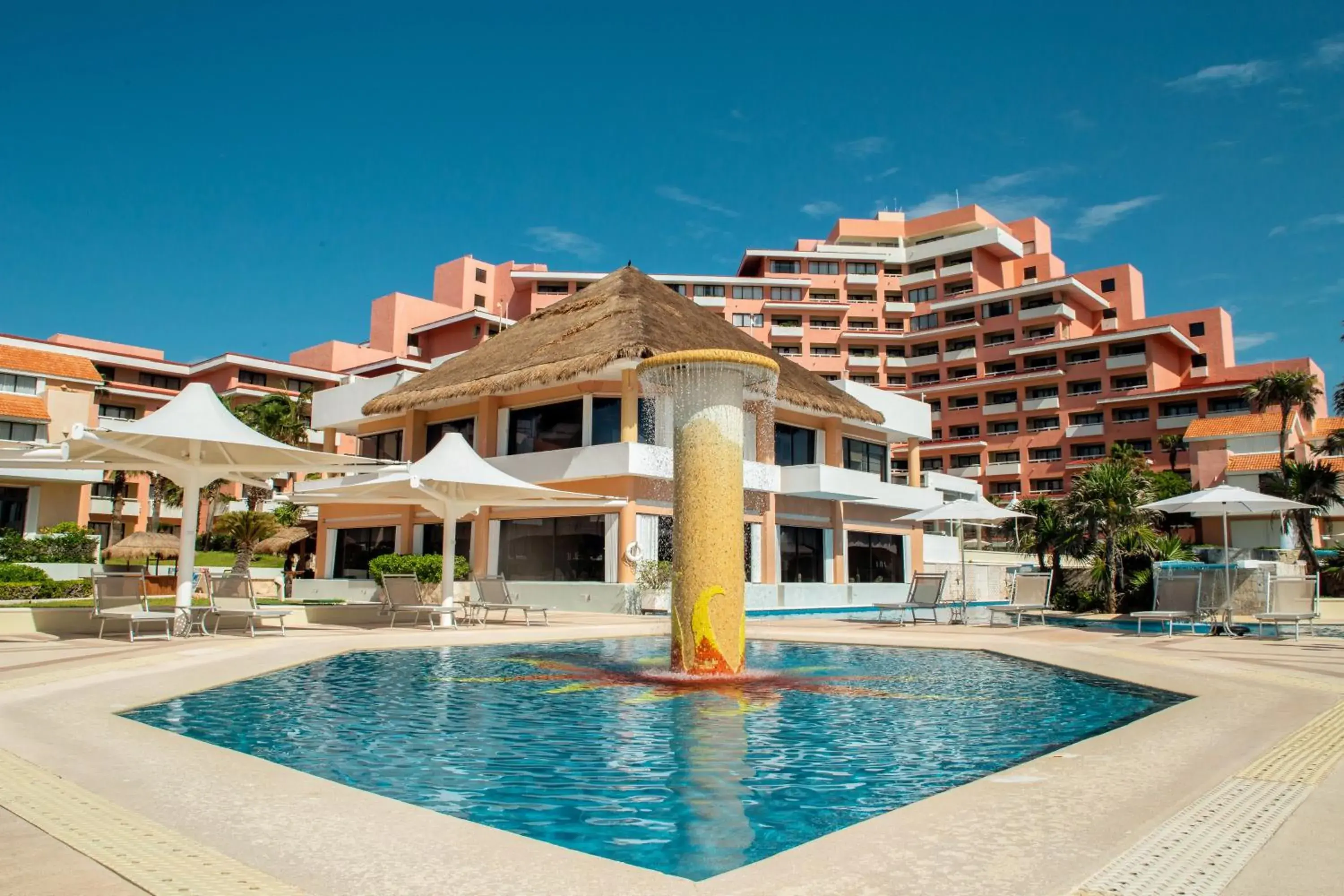 Swimming pool in Wyndham Grand Cancun All Inclusive Resort & Villas Swimming pool in Wyndham Grand Cancun All Inclusive Resort & Villas