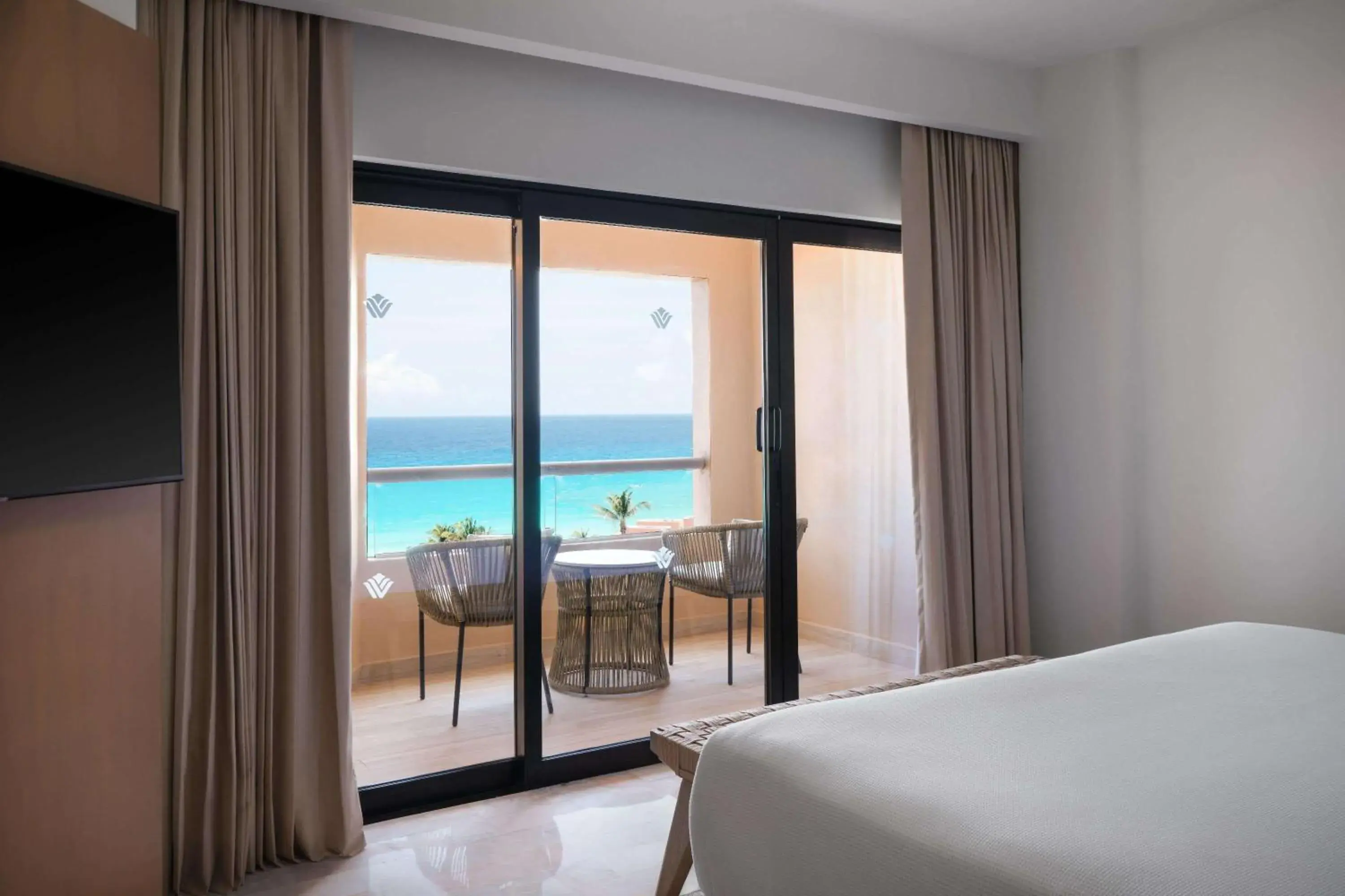 Bed in Wyndham Grand Cancun All Inclusive Resort & Villas Bed in Wyndham Grand Cancun All Inclusive Resort & Villas
