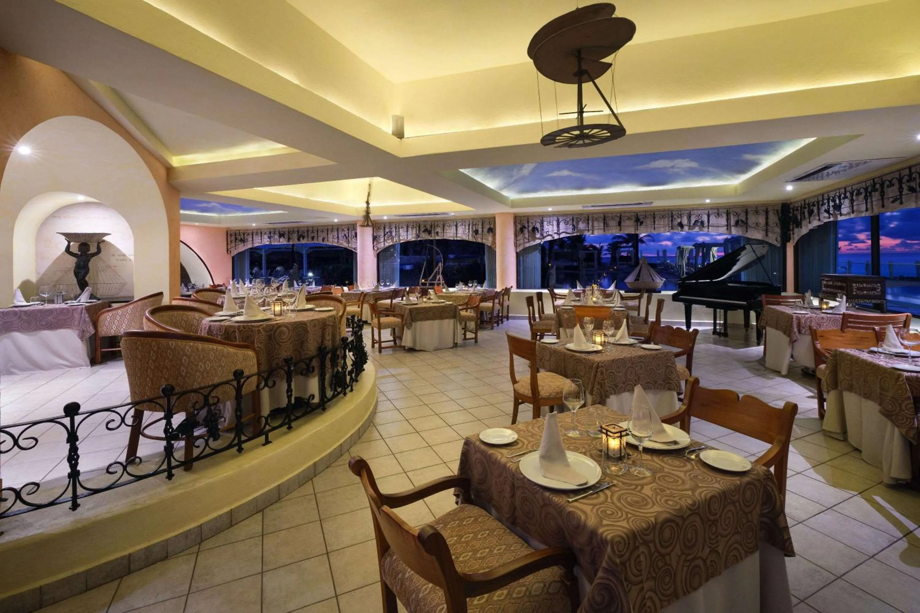 Swimming pool in Wyndham Grand Cancun All Inclusive Resort & Villas