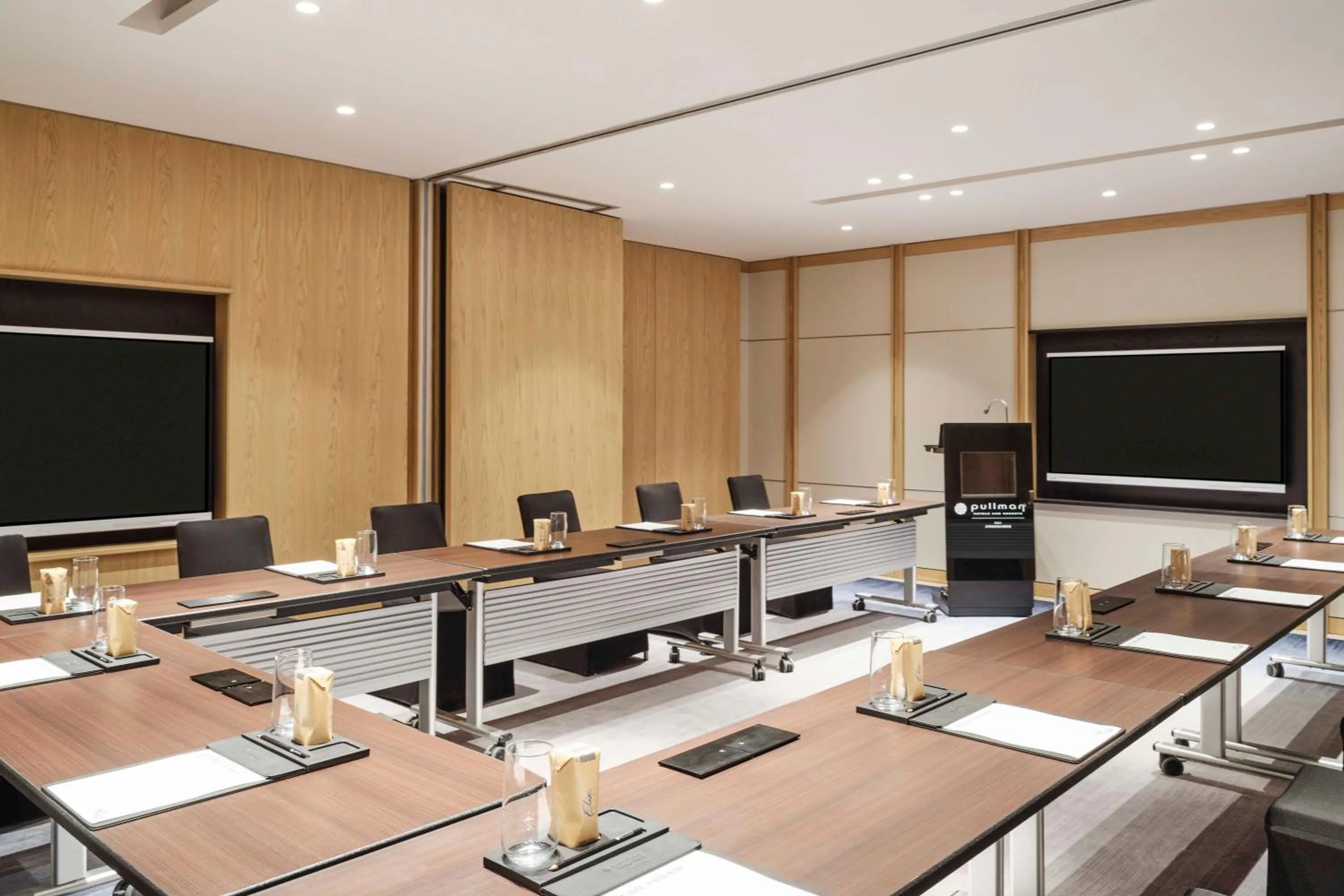 Meeting/conference room in Pullman Dali