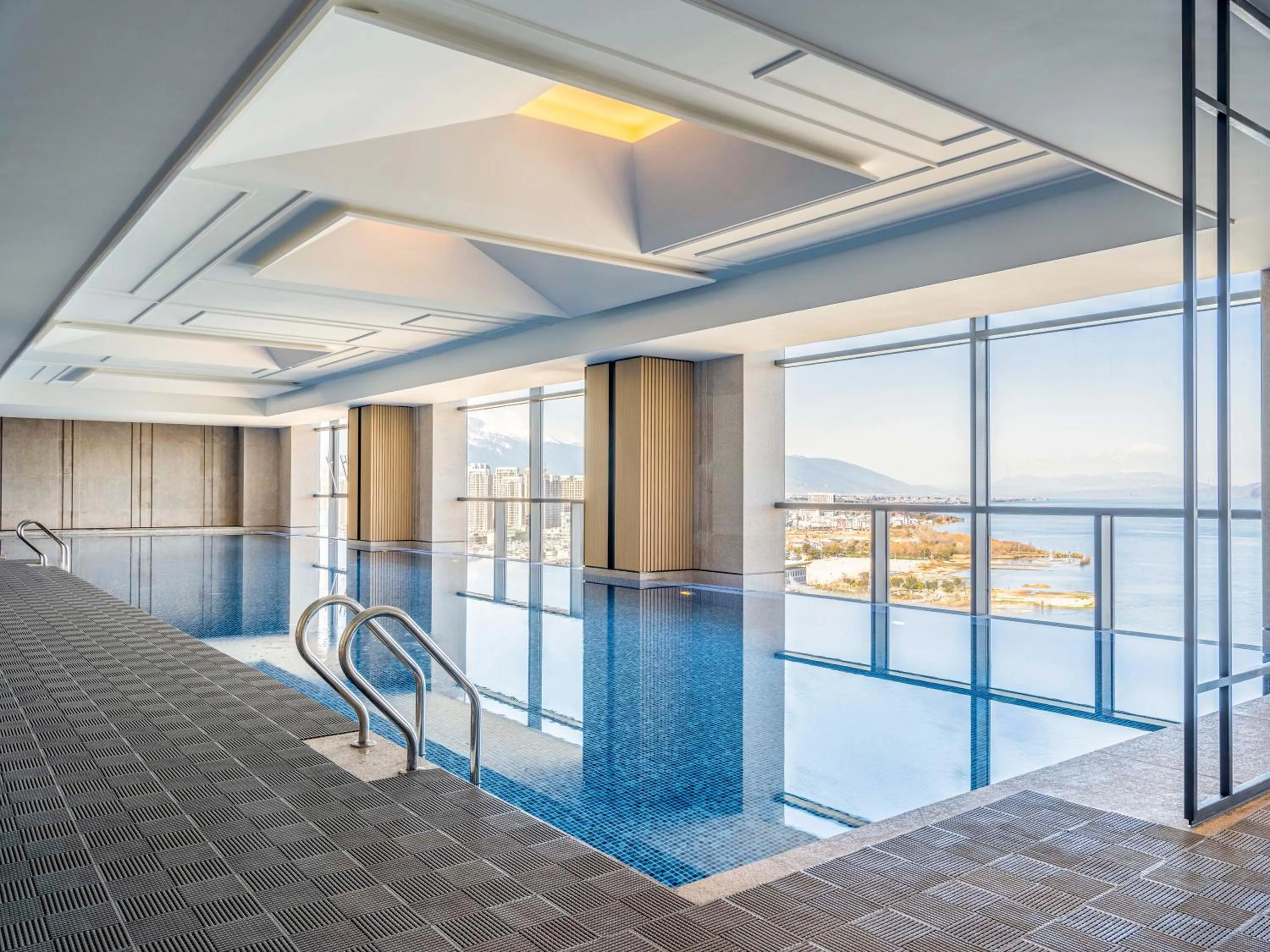 Swimming pool in Pullman Dali