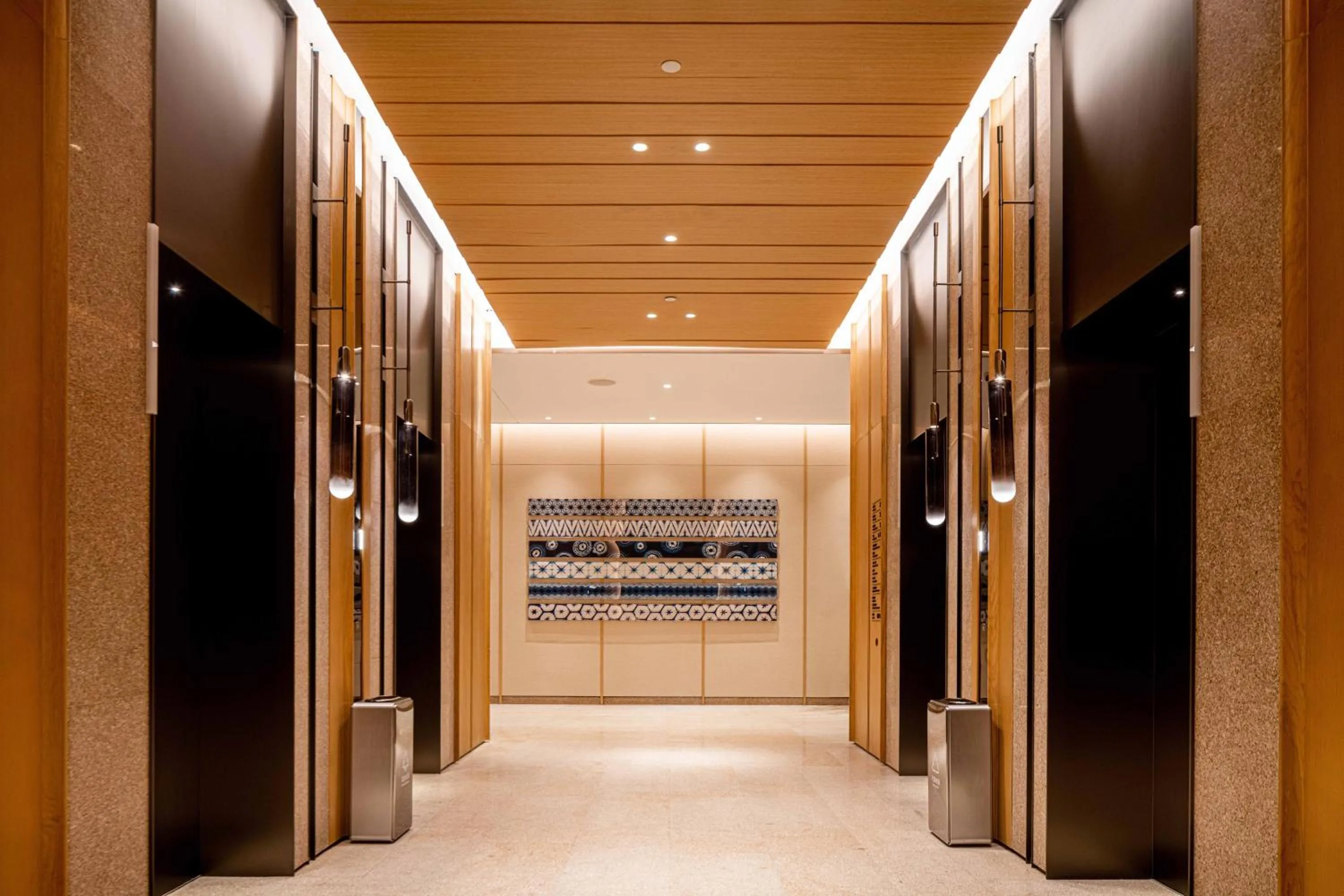 elevator in Pullman Dali