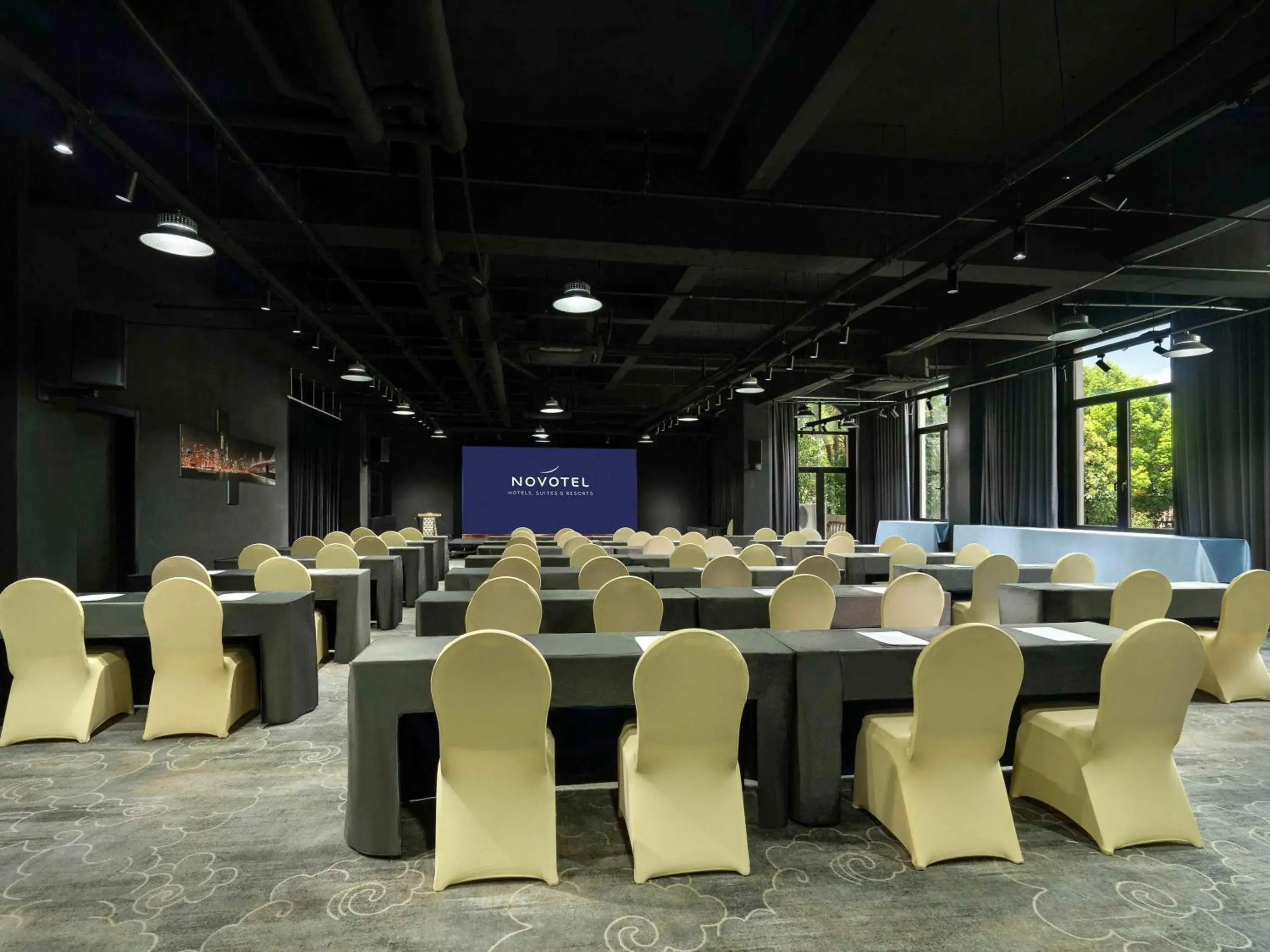 Meeting/conference room in Novotel Shanghai Hongqiao Exhibition Center