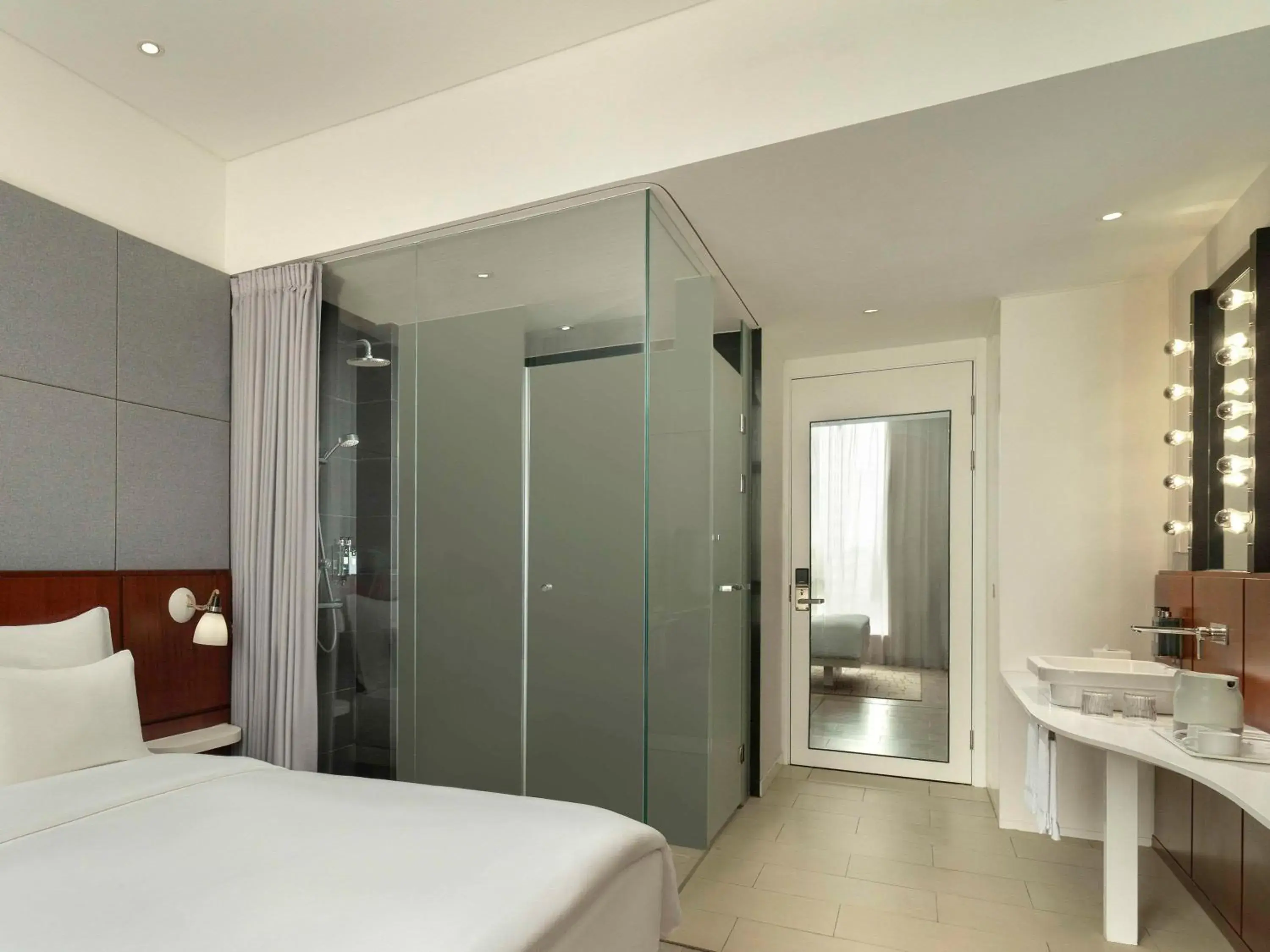 Bathroom, Bed in Novotel Shanghai Hongqiao Exhibition Center