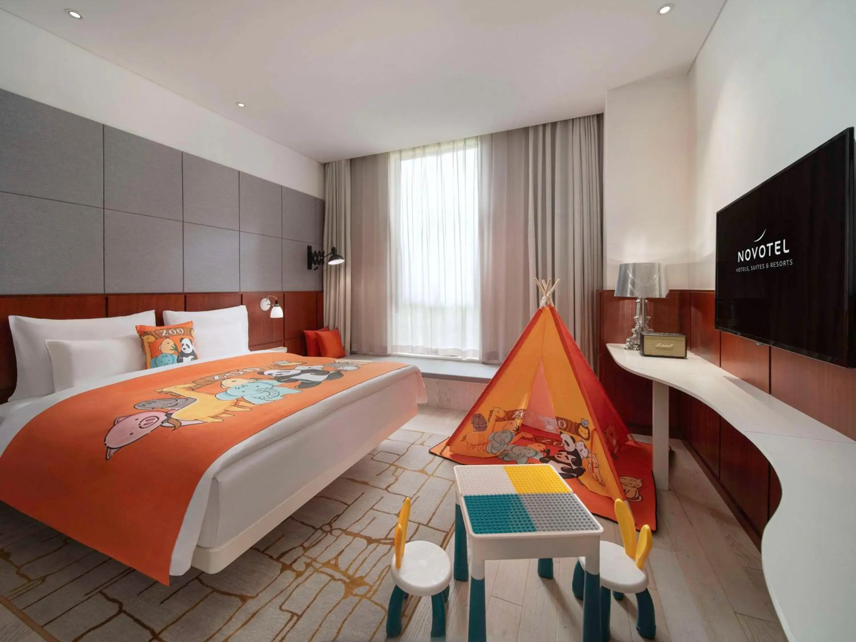Bedroom, Bed in Novotel Shanghai Hongqiao Exhibition Center