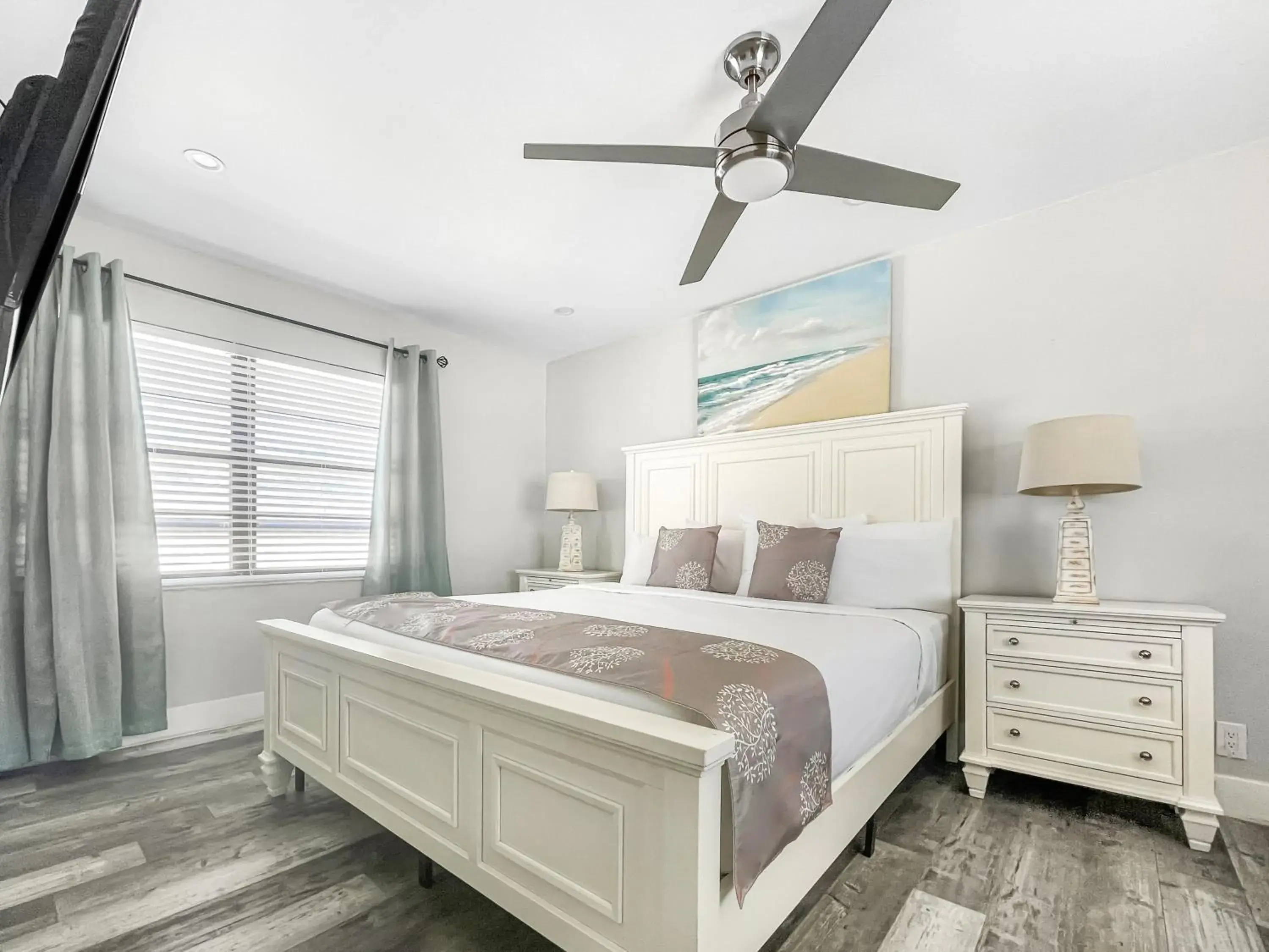 Bed in Neptune Oceanfront Rentals Bed in Neptune Oceanfront Rentals