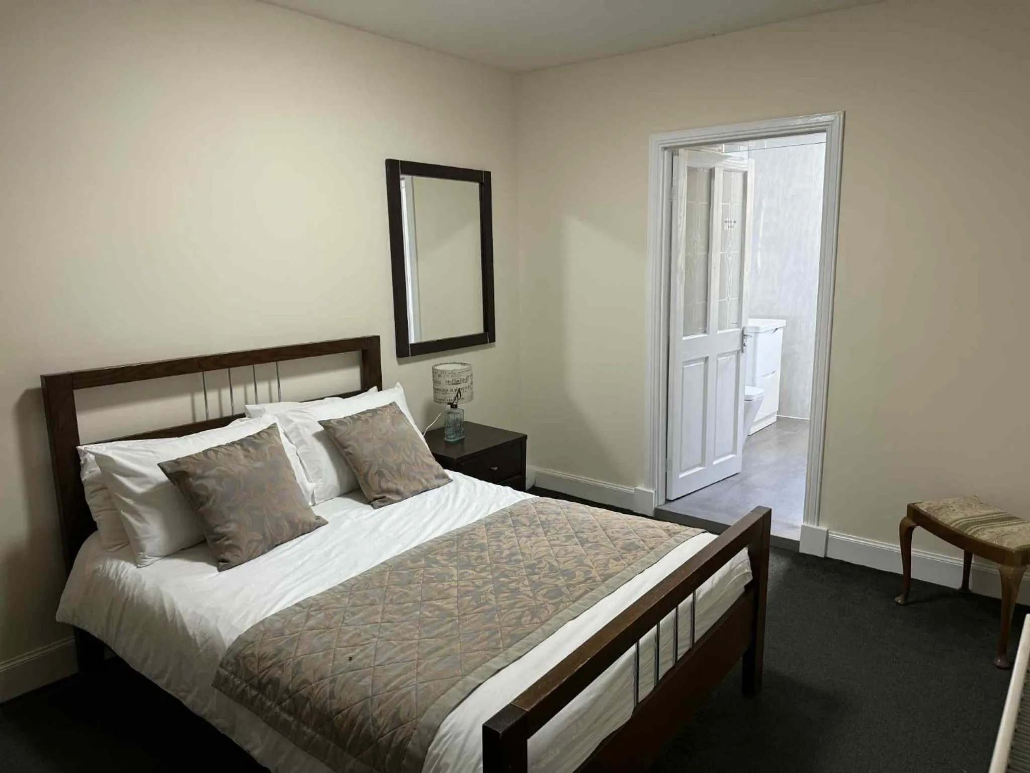 Bed in Belton House Holiday Home