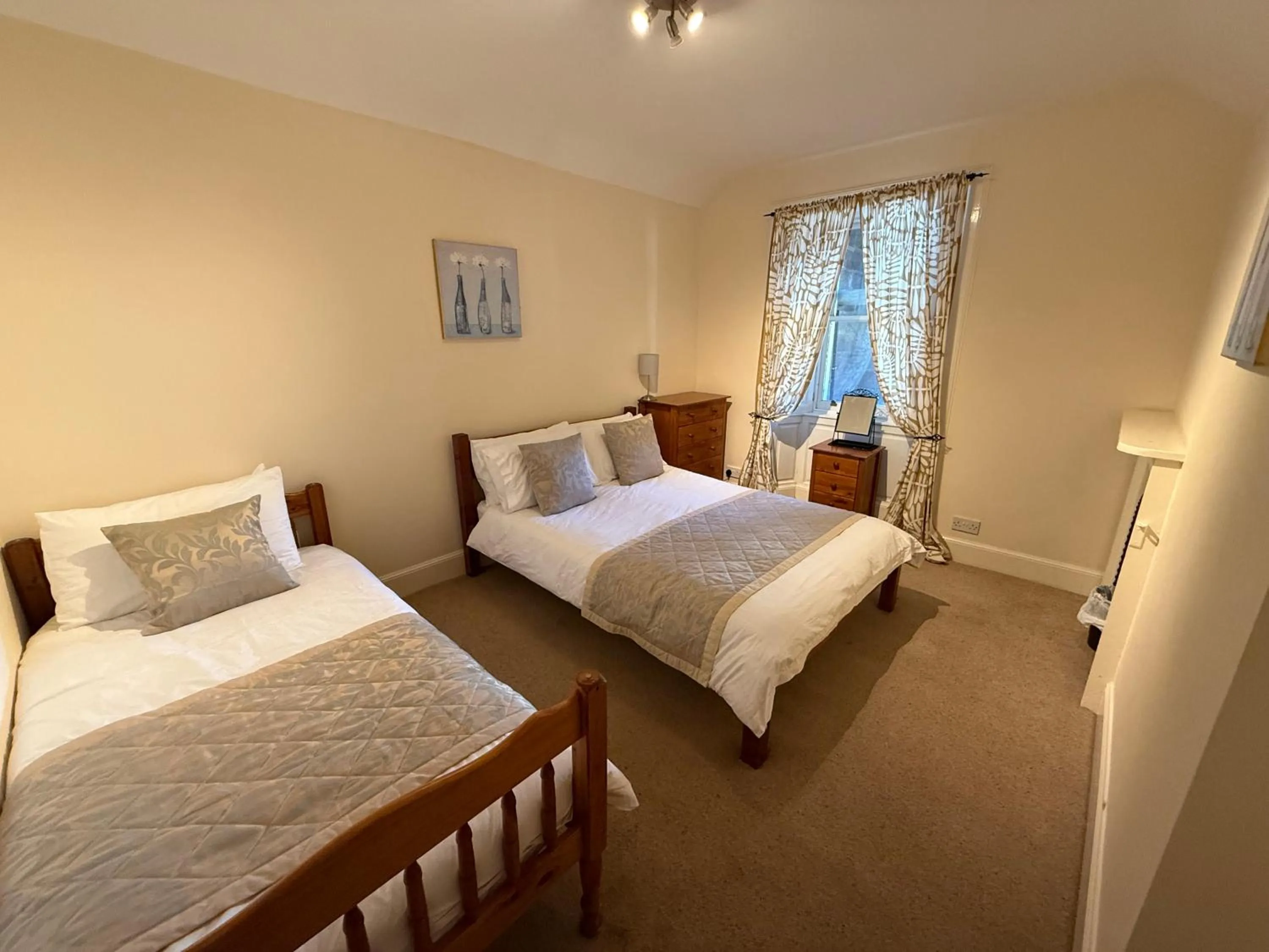 Bed in Belton House Holiday Home