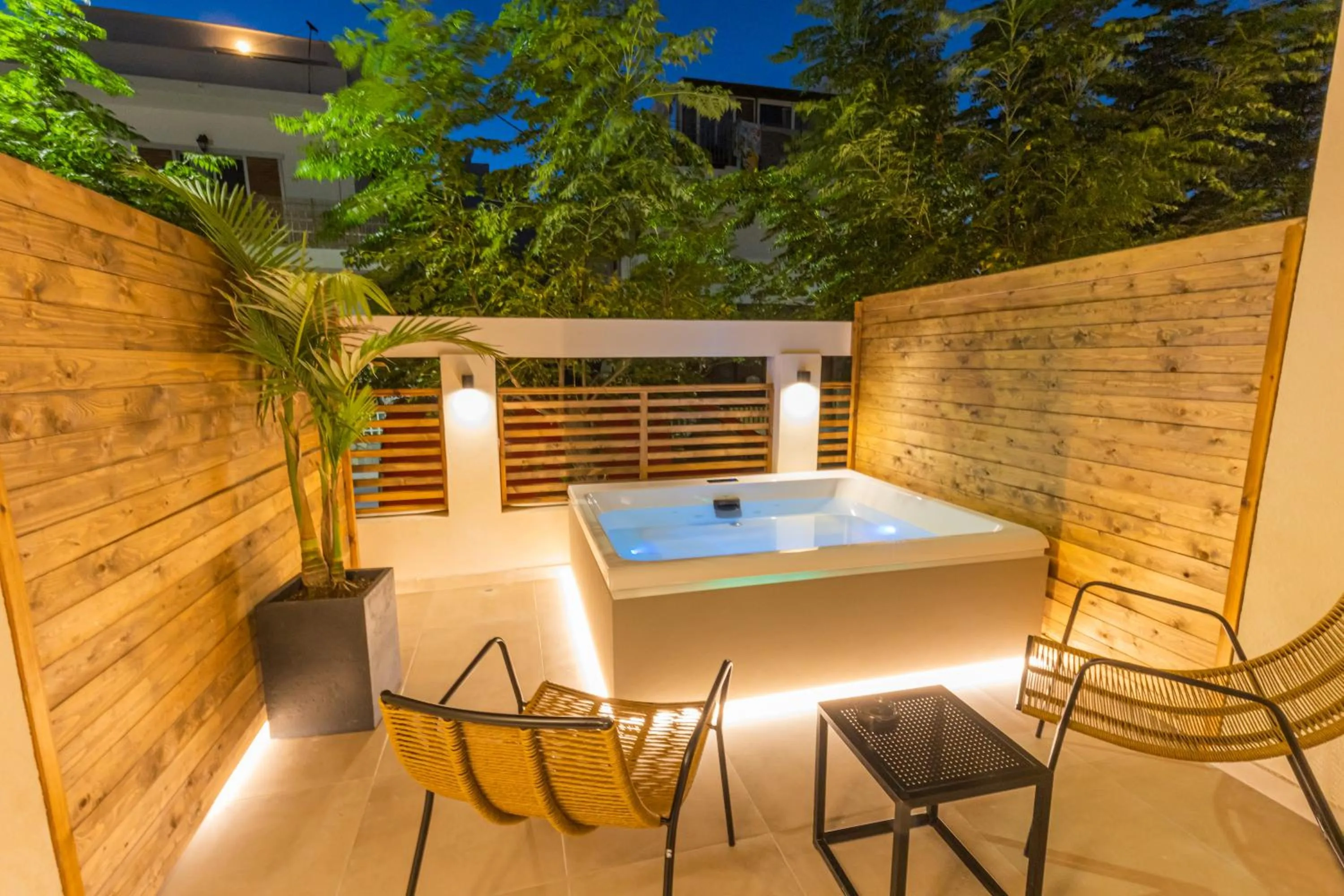 Hot Tub in Cabana Blu Hotel & Suites