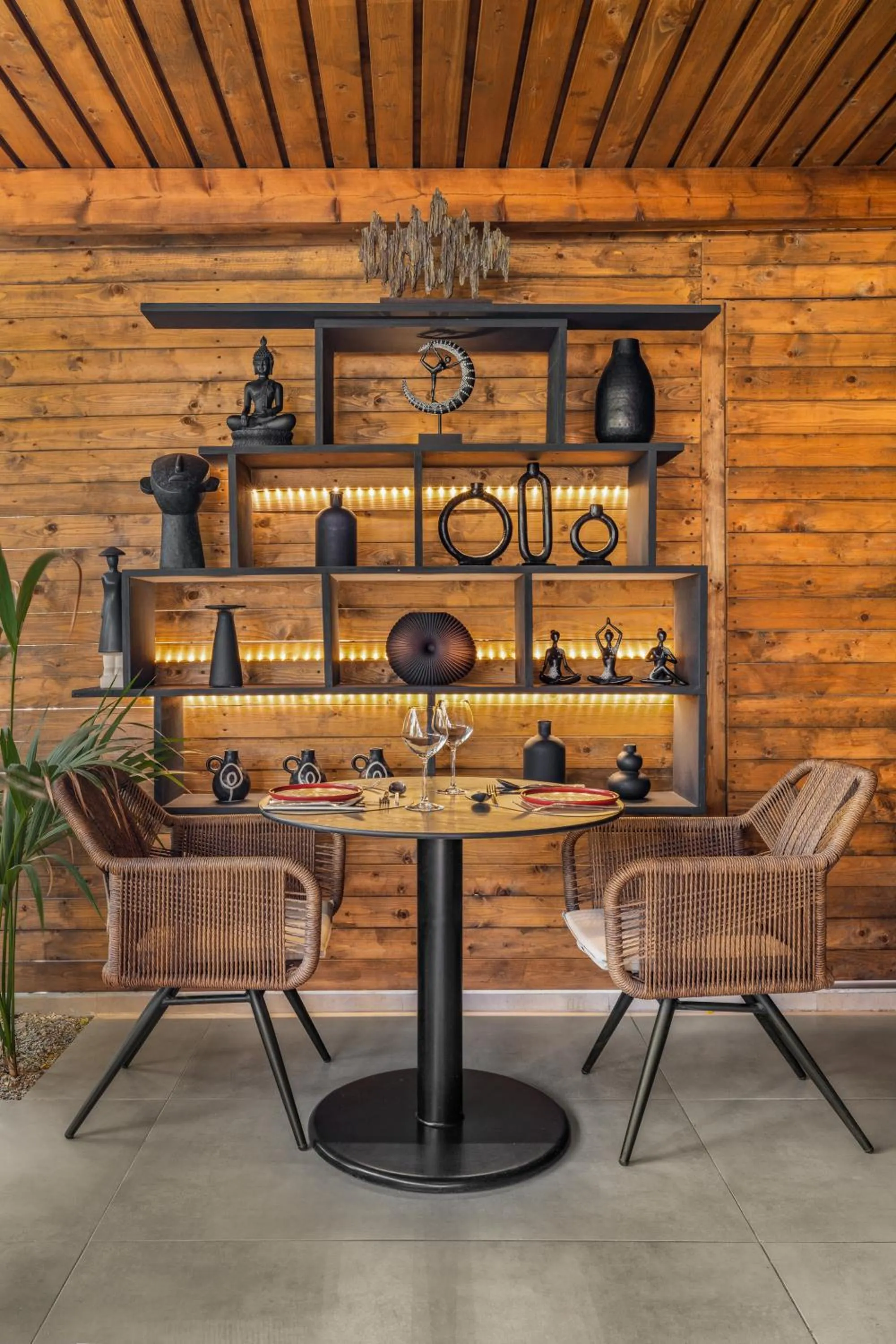 Restaurant/places to eat in Cabana Blu Hotel & Suites